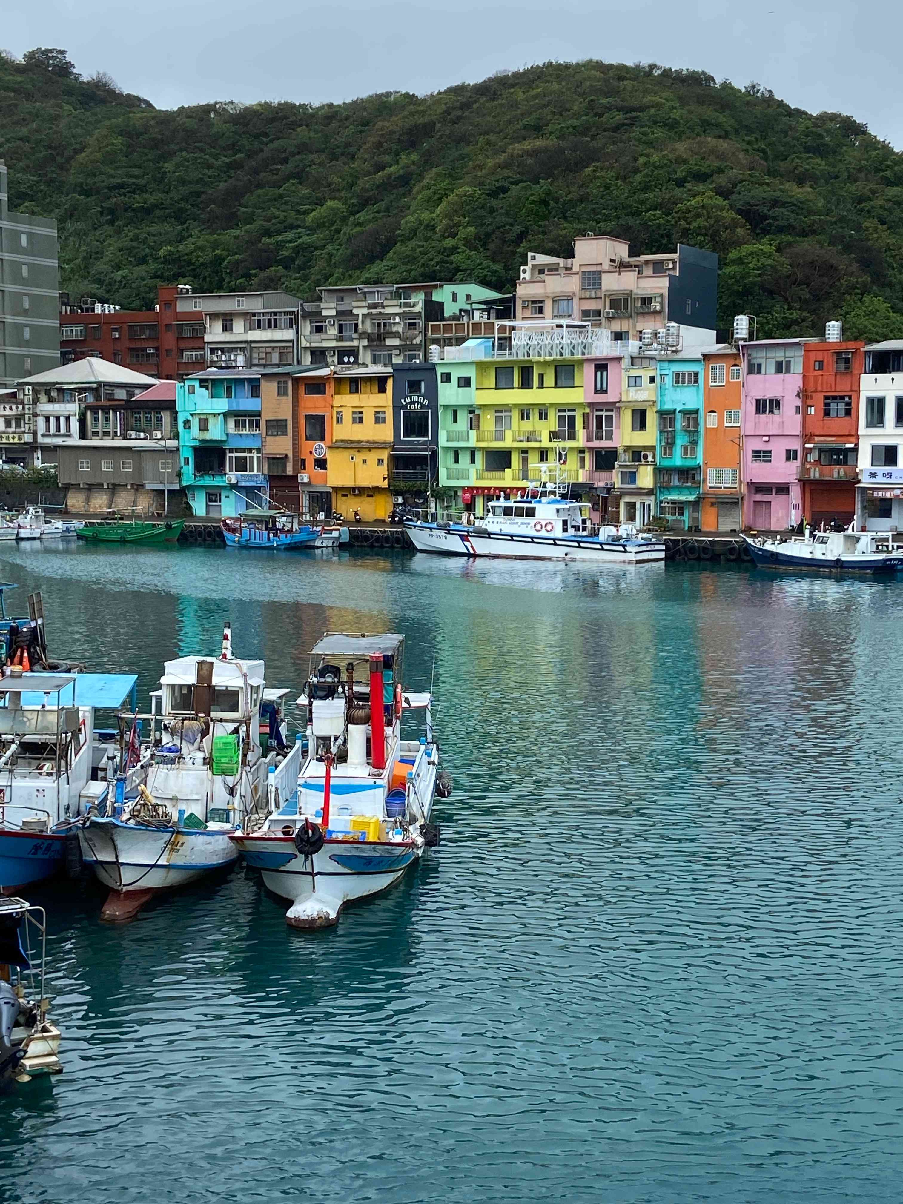 基隆的百年風景：從漁港、夜市到美術館，感受煙火日常與當代藝術