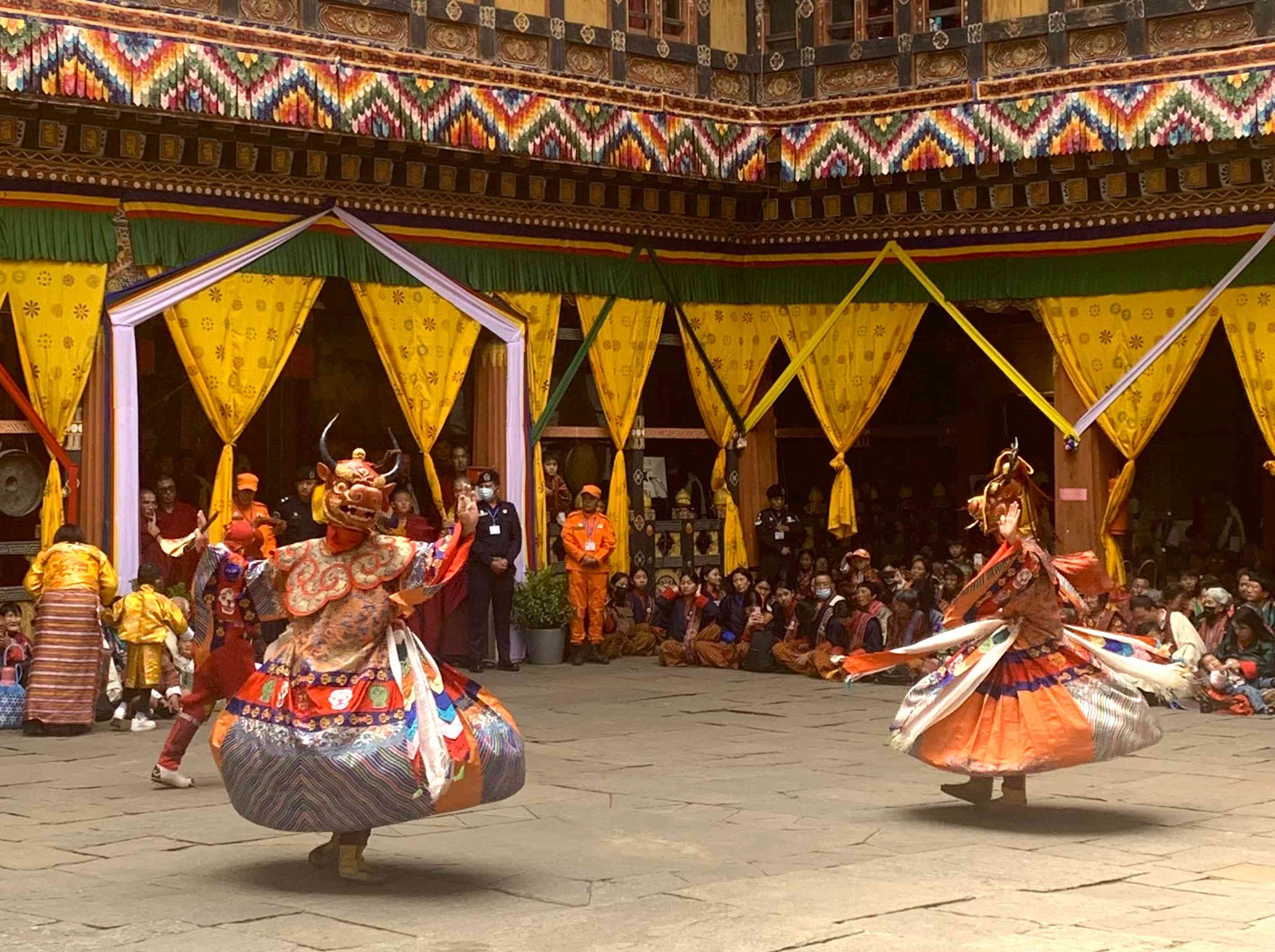 降落世上最危險卻美麗的機場！走進幸福國度不丹，感受最大節慶、親睹國王風範