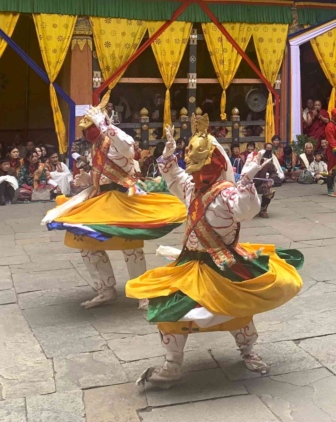 降落世上最危險卻美麗的機場！走進幸福國度不丹，感受最大節慶、親睹國王風範