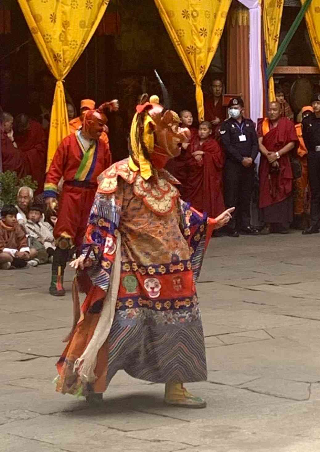 降落世上最危險卻美麗的機場！走進幸福國度不丹，感受最大節慶、親睹國王風範