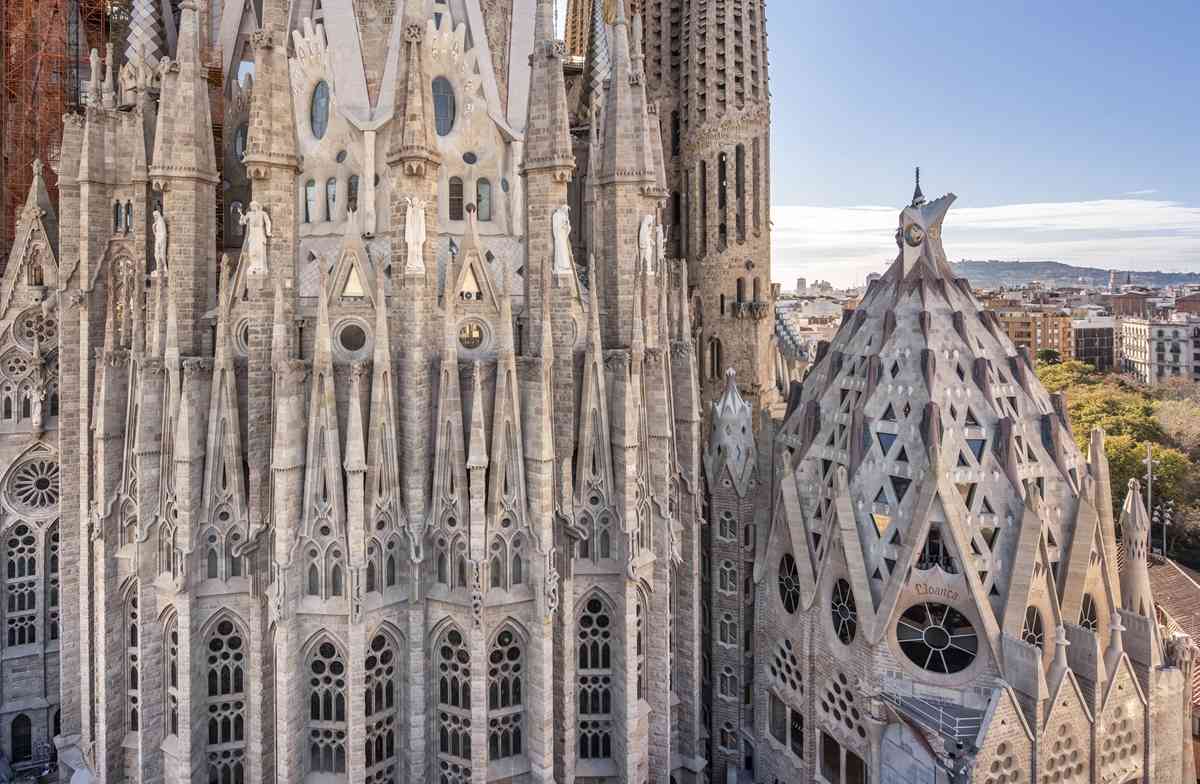 高第的聖家堂：跨越百年的設計長跑，光與色彩的交響曲終將奏響