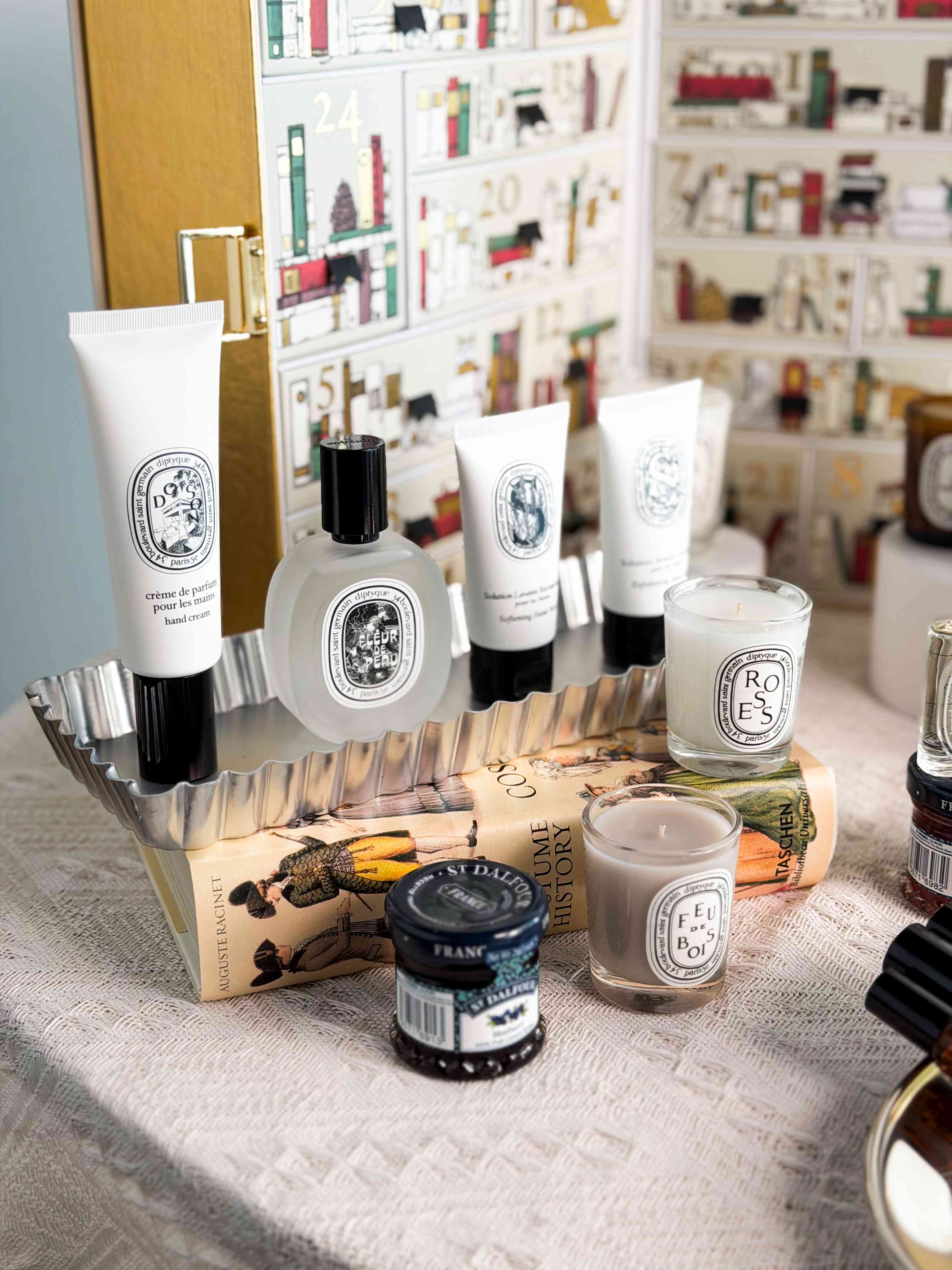 開箱 Diptyque 聖誕倒數月曆:走進貓咪童話世界!冬日限定冷杉蠟燭、香氛護手霜,經典髮香噴霧! 開箱 Diptyque 聖誕倒數月曆:走進貓咪童話世界!冬日限定冷杉蠟燭、香氛護手霜,經典髮香噴霧!