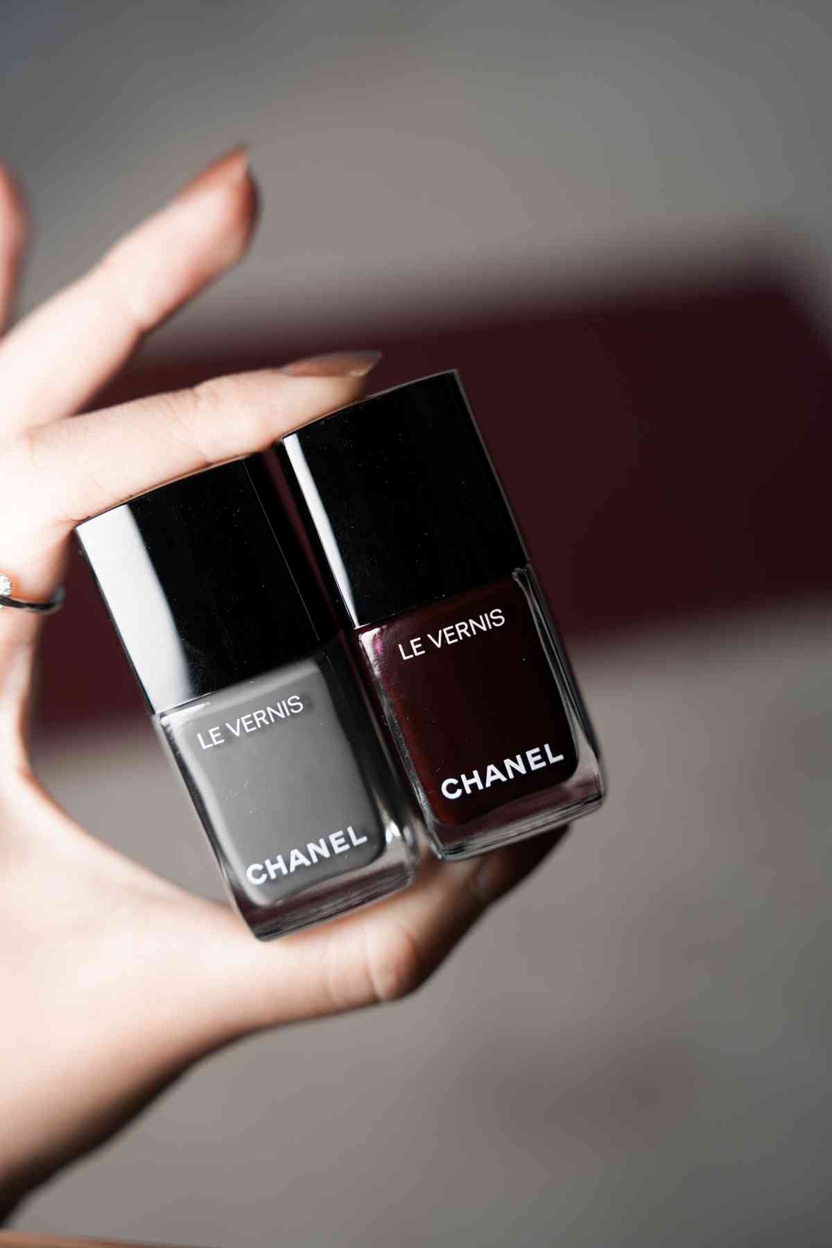 開箱CHANEL Rouge Noir系列！限量四色眼影胭脂盒、玫瑰棕單色眼影、多用途光影棒，值得入手嗎？