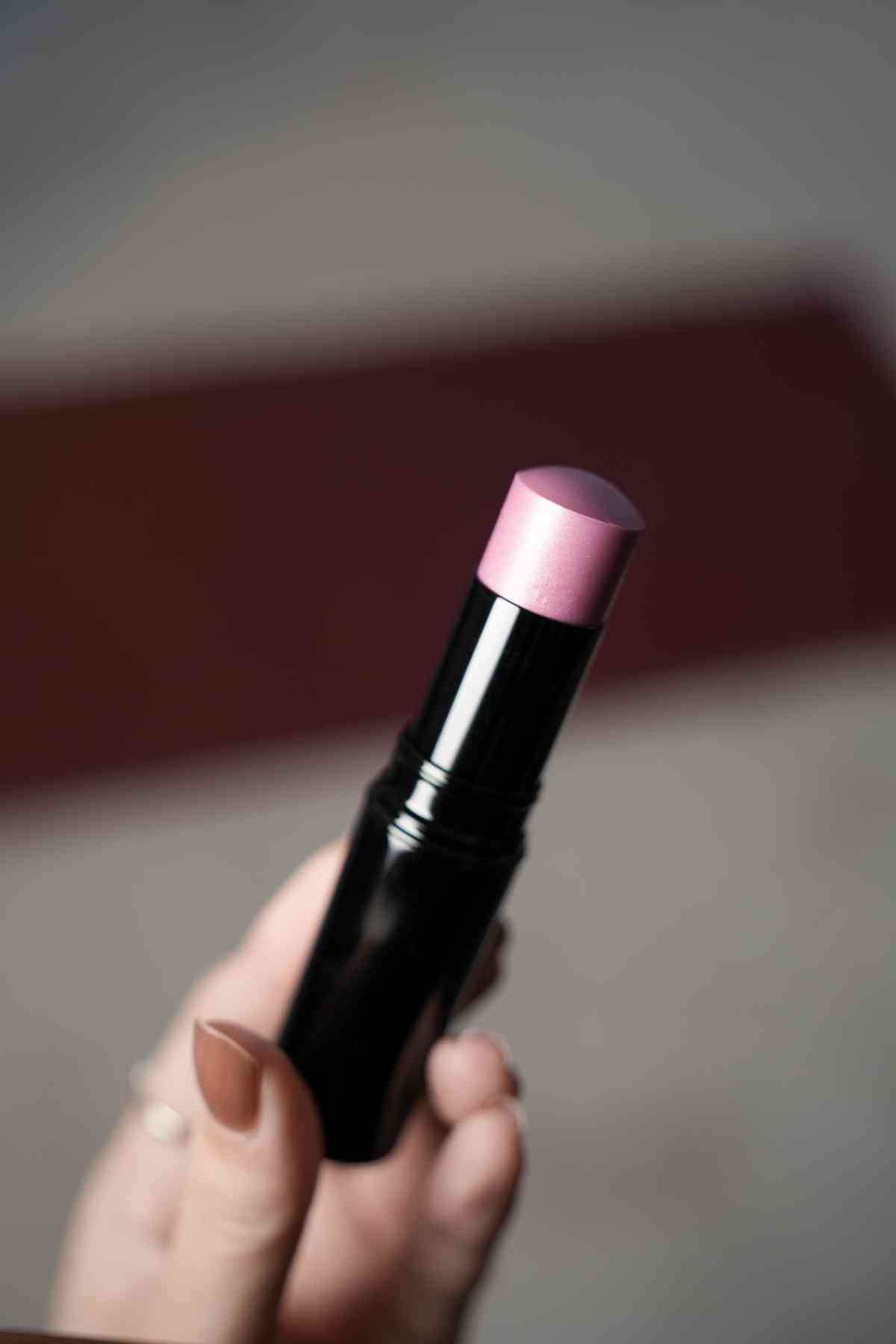 開箱CHANEL Rouge Noir系列！限量四色眼影胭脂盒、玫瑰棕單色眼影、多用途光影棒，值得入手嗎？