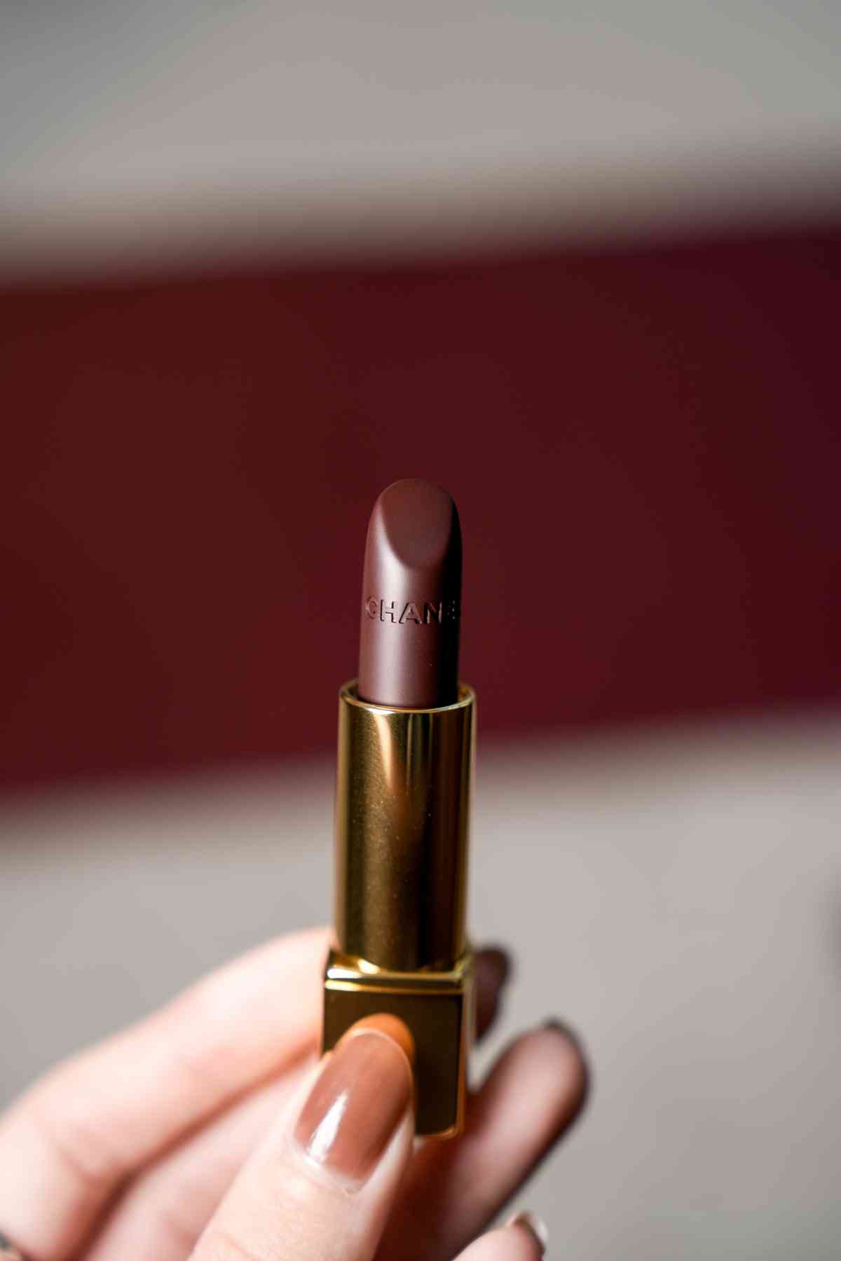 開箱CHANEL Rouge Noir系列！限量四色眼影胭脂盒、玫瑰棕單色眼影、多用途光影棒，值得入手嗎？