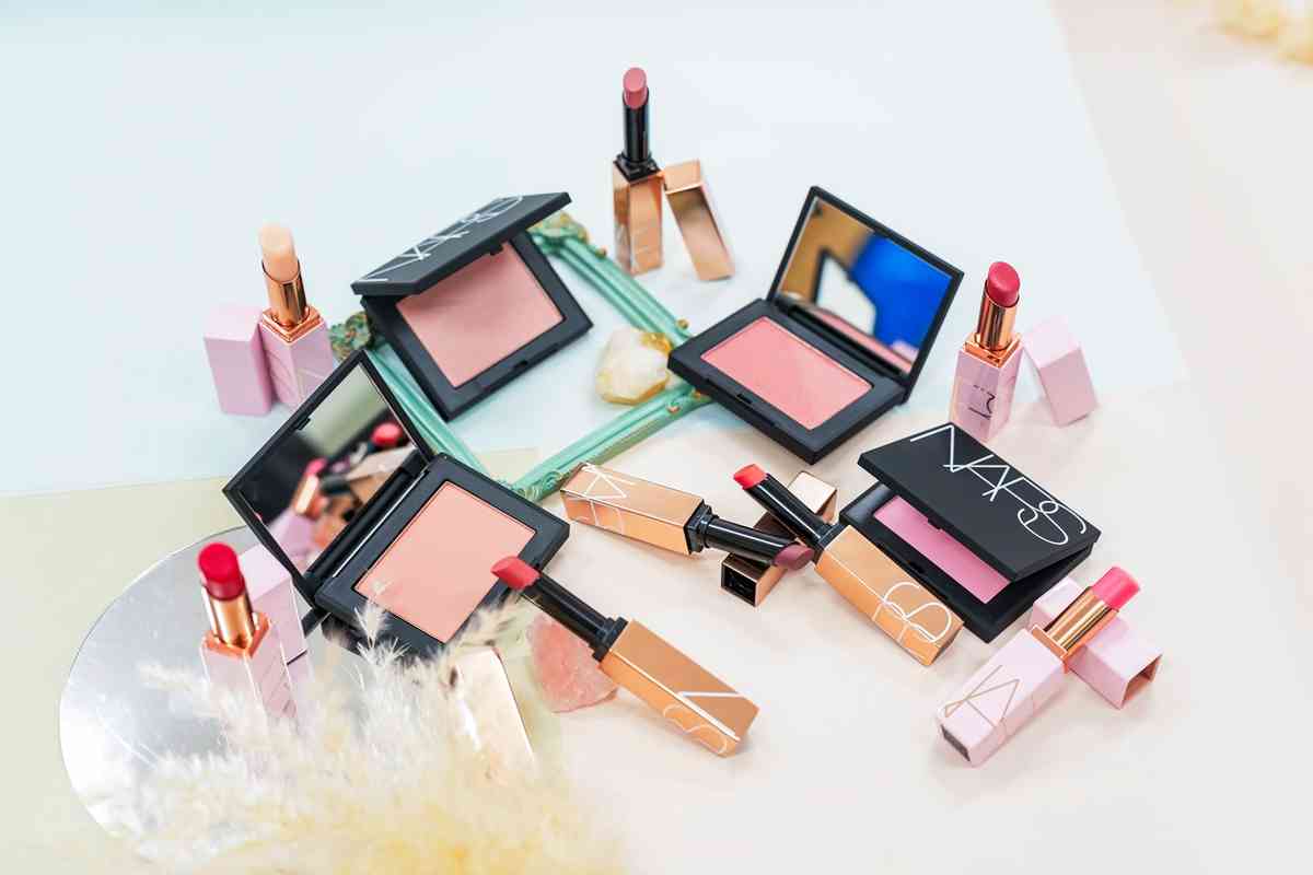 情人節必收！NARS Deeply Blooming 限量系列開箱：全新四色胭脂、悅光水凝唇膏，打造自然約會妝感！