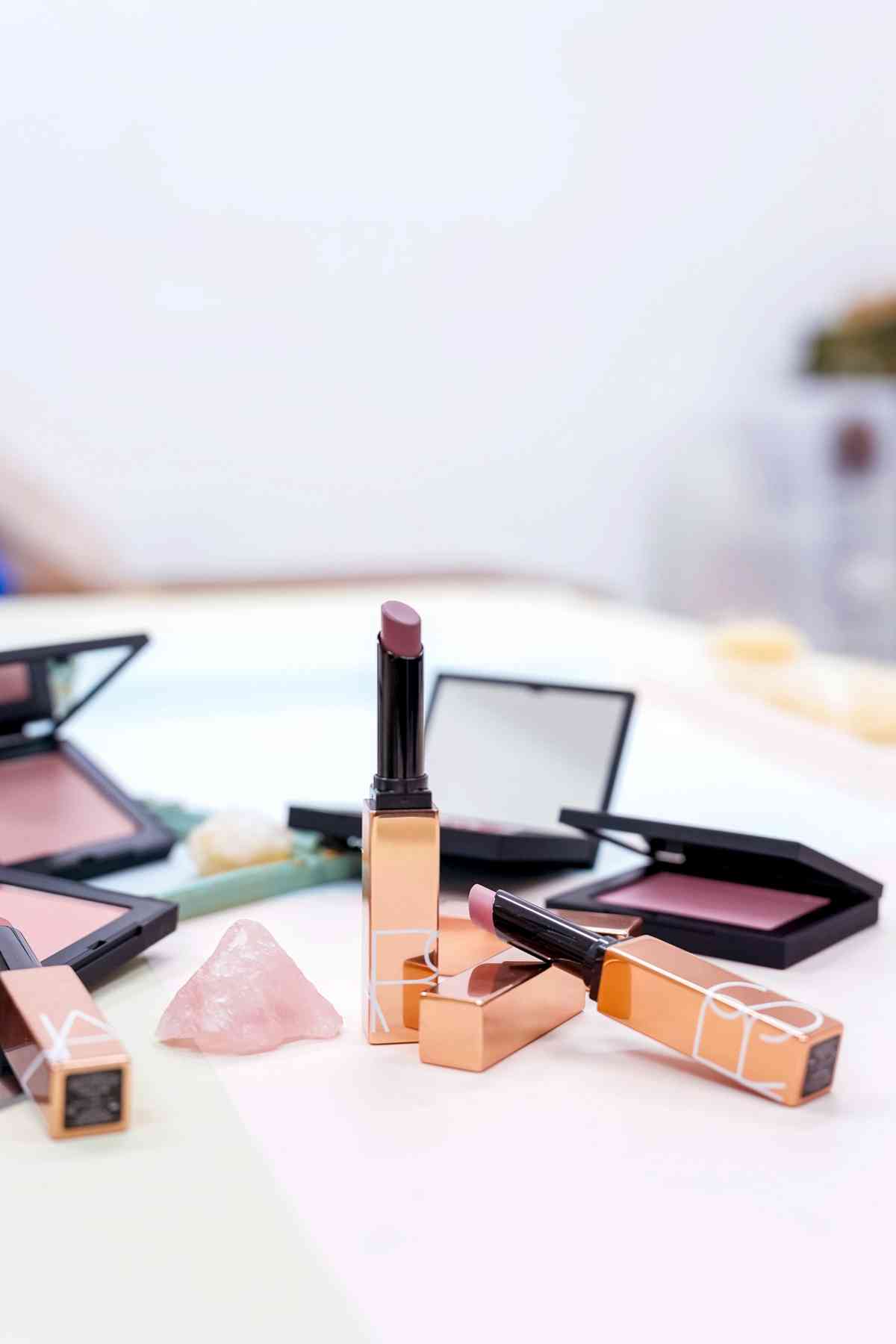 情人節必收！NARS Deeply Blooming 限量系列開箱：全新四色胭脂、悅光水凝唇膏，打造自然約會妝感！