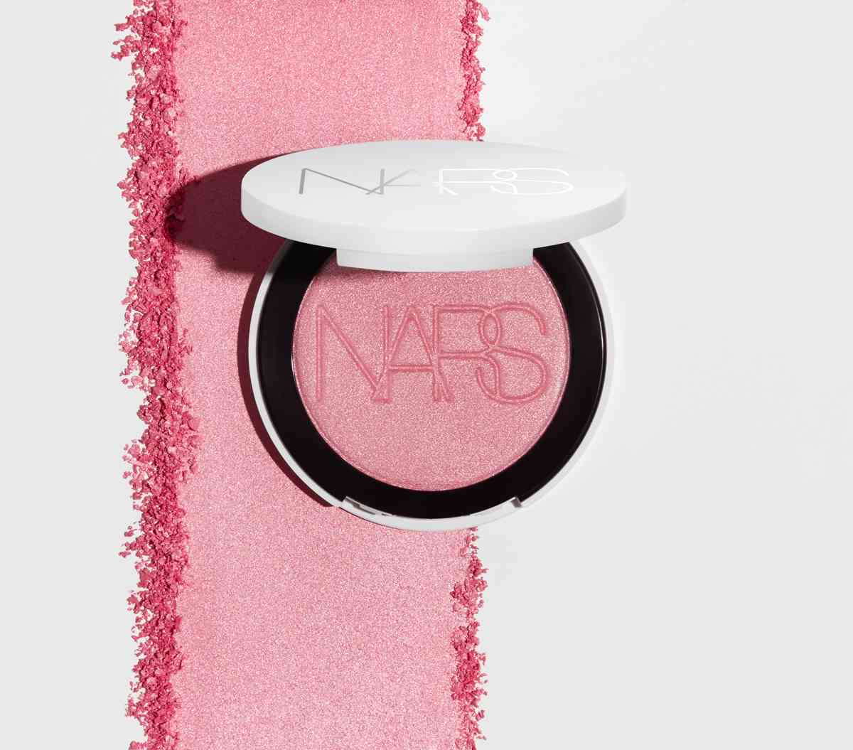 高光胭脂二合一？精選 DIOR 多用途高光棒、M&middot;A&middot;C 柔光透亮胭脂、NARS 原生光亮肌胭脂，為夏日注入滿滿多巴胺