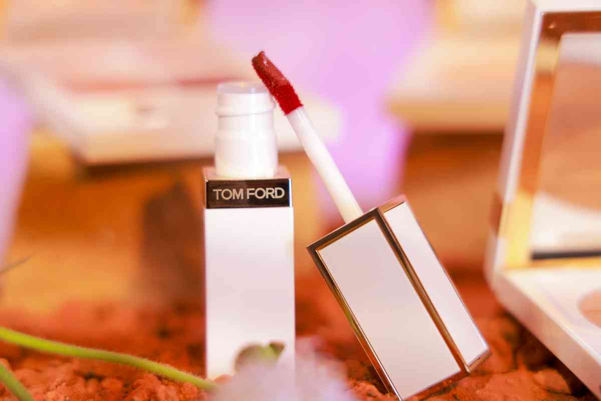 捕捉日落金光：開箱TOM FORD 全新璀璨琉光系列，熱賣四色眼影盤、透亮高光盤、古銅光澤修容盤，交織奢華的微醺金醉