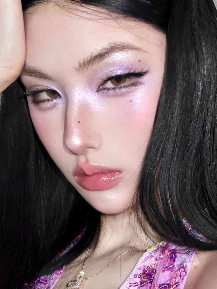 最顯白大勢色？仙氣紫色系彩妝推介，教你輕鬆去暗沉蠟黃、逆轉冷白肌！