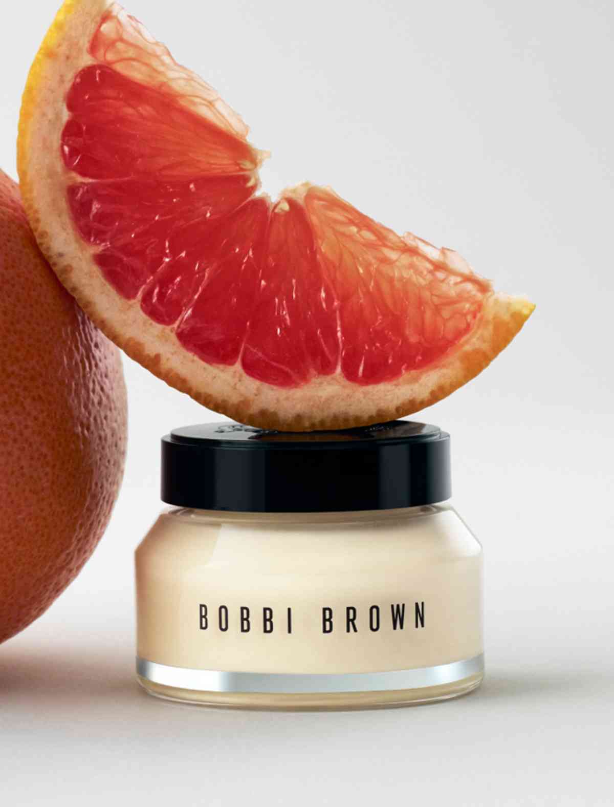 高溫下的底妝貼服指南：Charlotte Tilbury 隱形定妝神器、Bobbi Brown 皇牌底霜、Dior 完美上鏡底妝