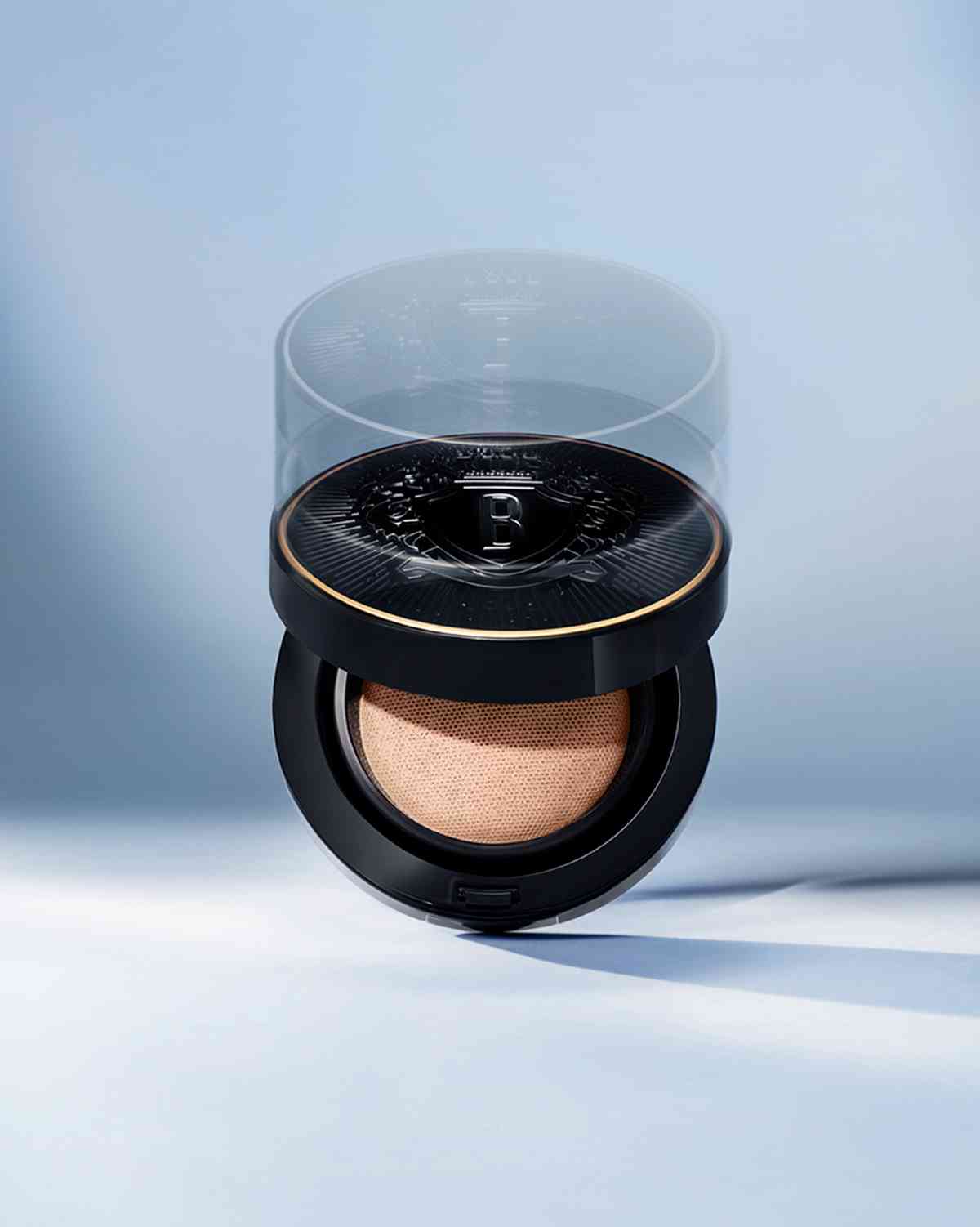 高溫下的底妝貼服指南：Charlotte Tilbury 隱形定妝神器、Bobbi Brown 皇牌底霜、Dior 完美上鏡底妝