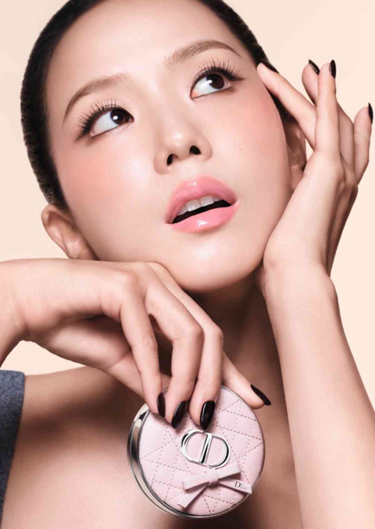 高溫下的底妝貼服指南：Charlotte Tilbury 隱形定妝神器、Bobbi Brown 皇牌底霜、Dior 完美上鏡底妝