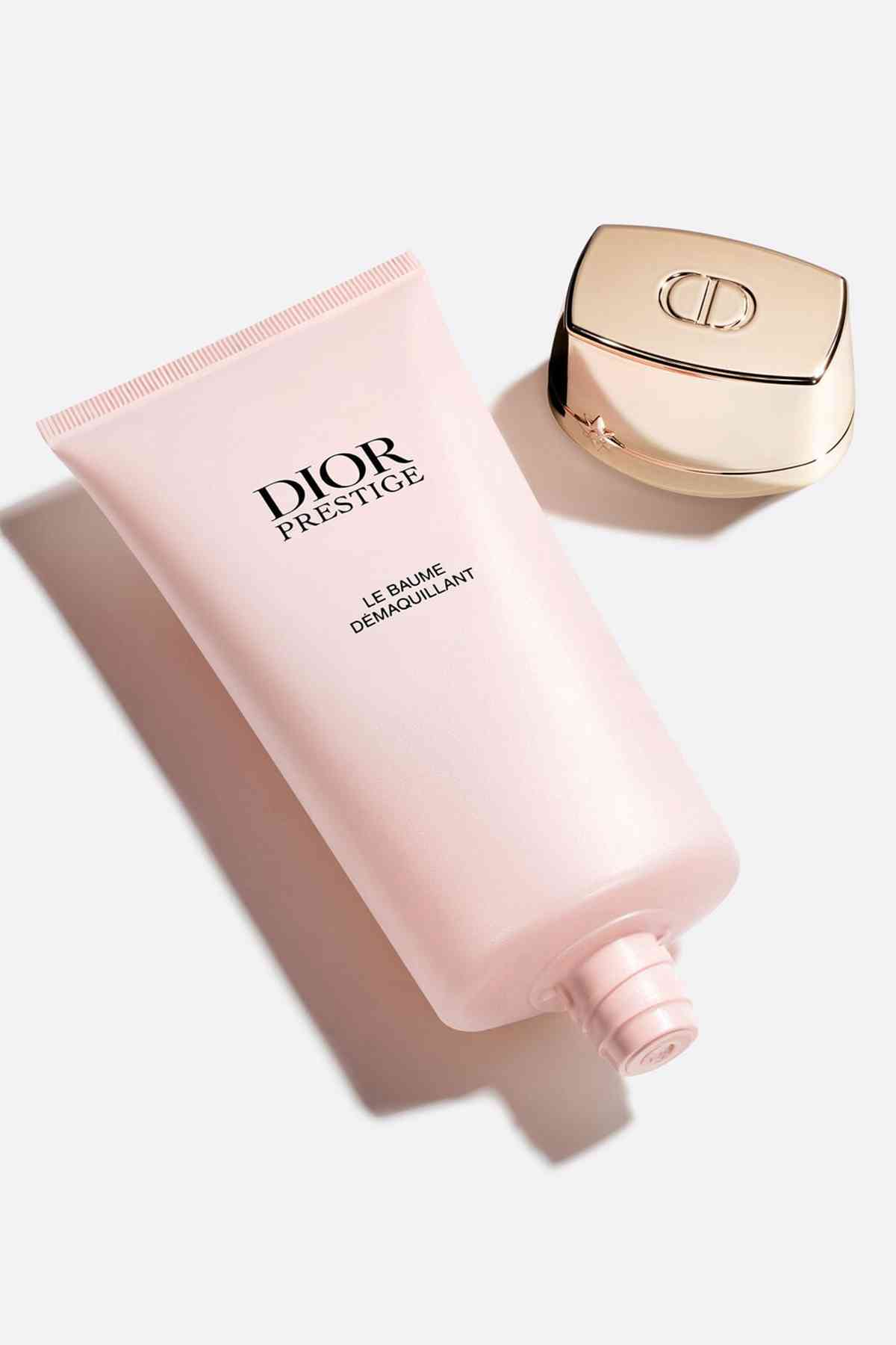 高溫下的底妝貼服指南：Charlotte Tilbury 隱形定妝神器、Bobbi Brown 皇牌底霜、Dior 完美上鏡底妝