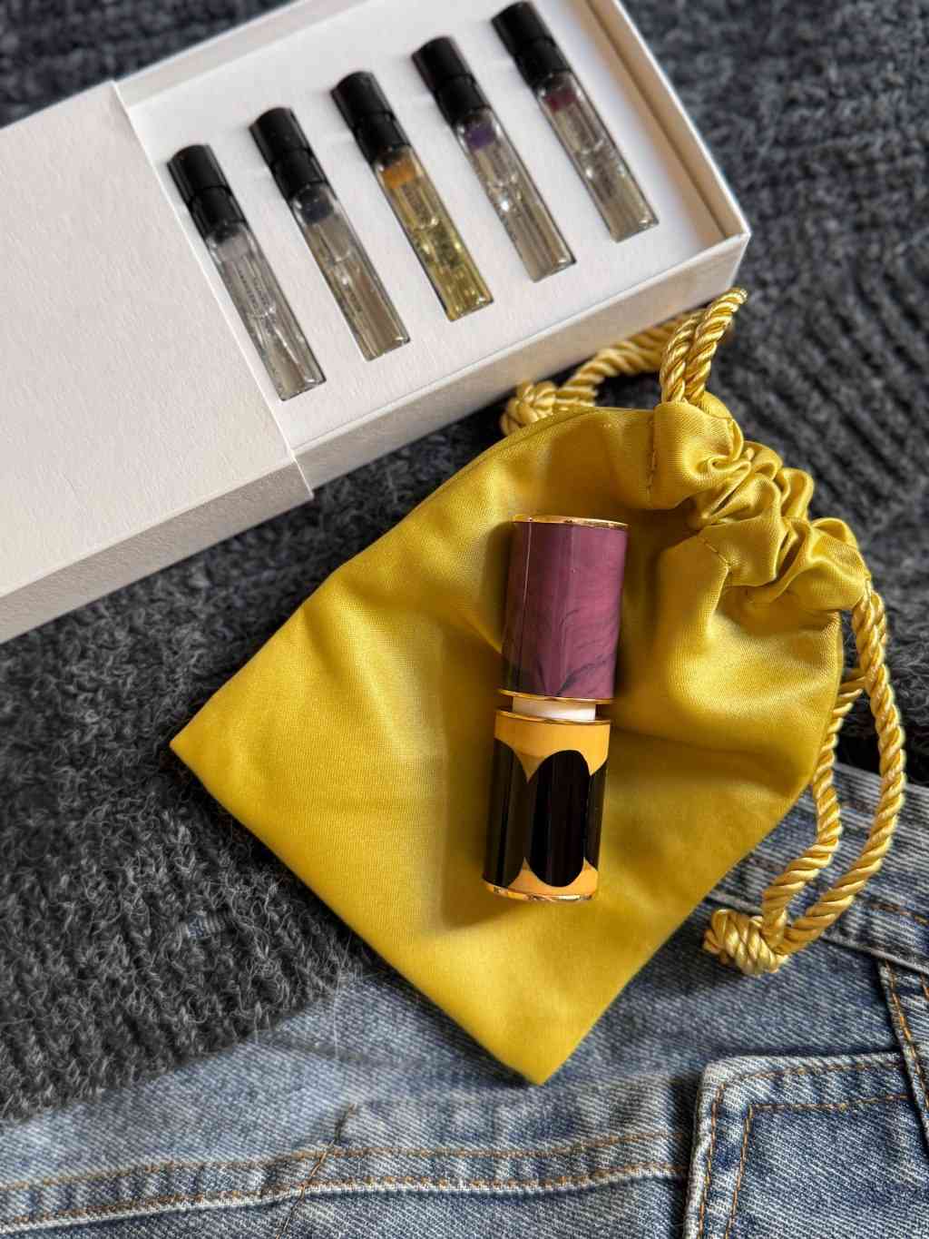 唇膏幻化成雕刻藝術！Dries Van Noten聯乘本地藝術家May Sum，跨界美妝新體驗！