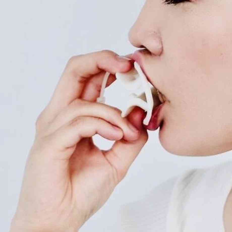 首相級美容話題掀熱潮！法令紋神器Kuchitore Plus有效減淡細紋？