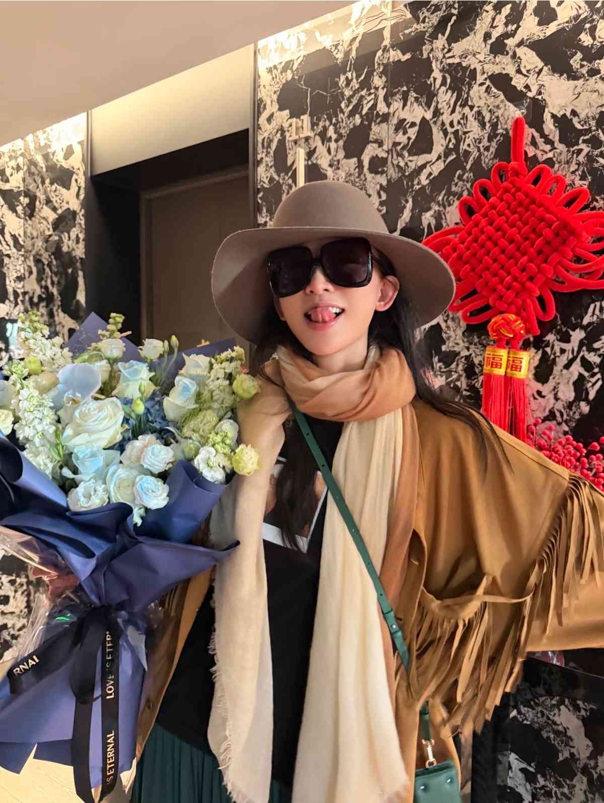 告別雙下巴與法令紋！解析林志玲同款「面部瑜伽」，零成本美顏法！