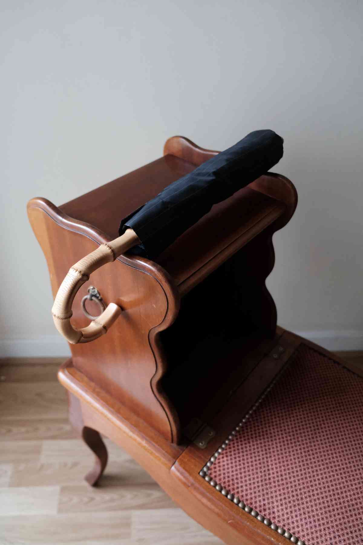 上世紀的Telephone Seat：變成今日古董市場熱搶的玄關櫈 ？