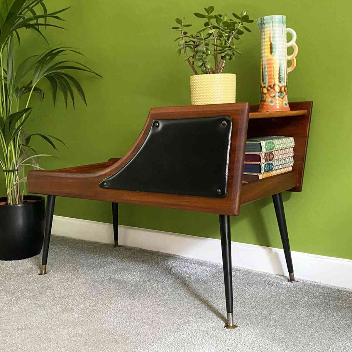 上世紀的Telephone Seat：變成今日古董市場熱搶的玄關櫈 ？