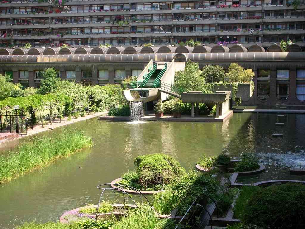 從廉租屋到時尚建築地標!倫敦Barbican背後的豪宅爭議 從廉租屋到時尚建築地標!倫敦Barbican背後的豪宅爭議