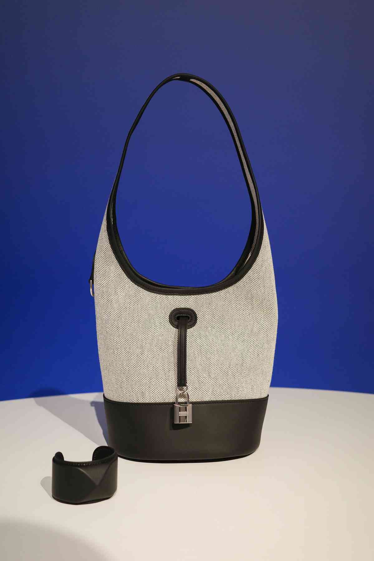Herm&egrave;s 2026春夏手袋搶先看！9大新作亮相：Kelly 變奏版 Hobo 斜揹袋、小巧可愛皮箱掛飾