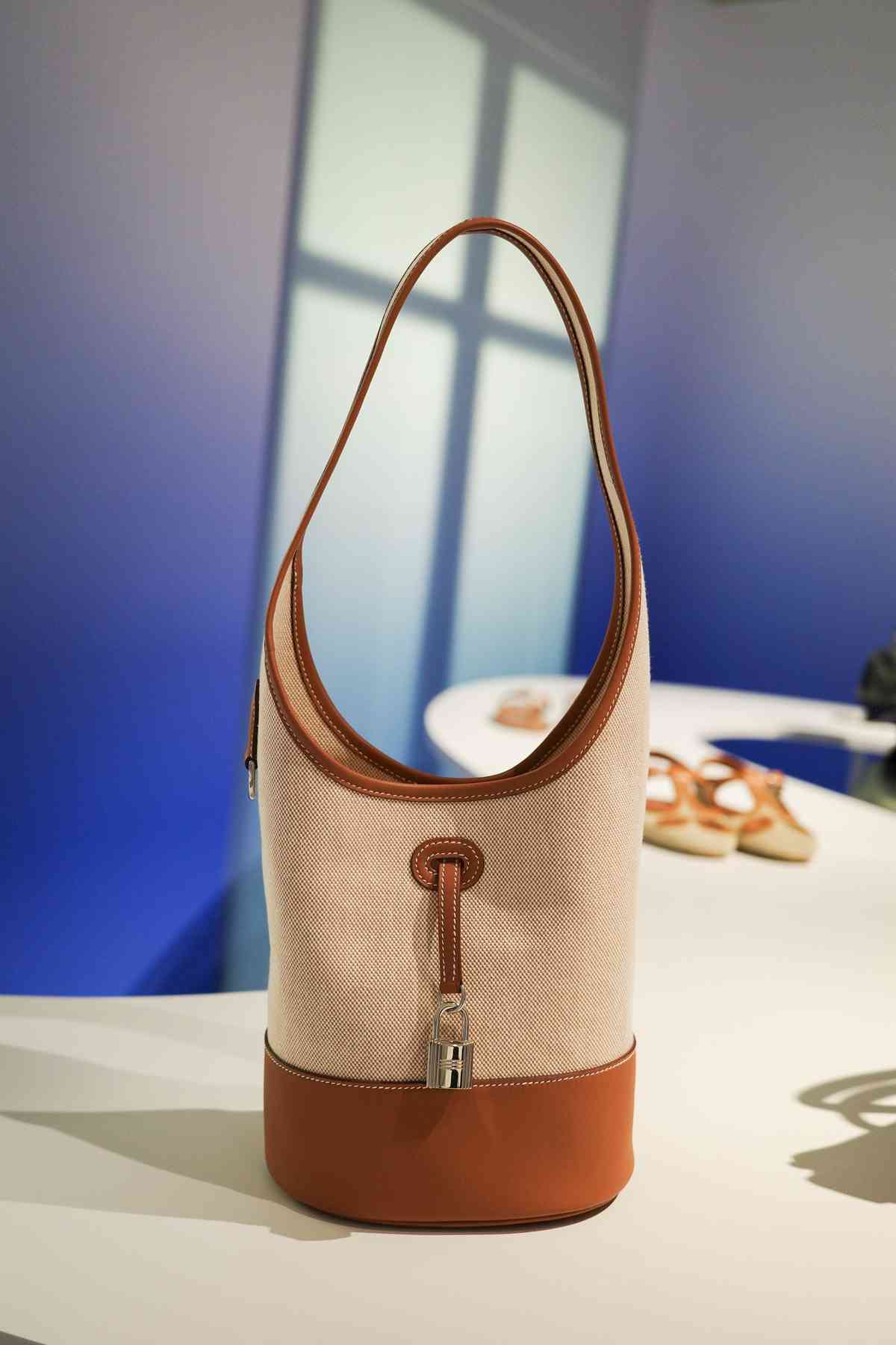 Herm&egrave;s 2026春夏手袋搶先看！9大新作亮相：Kelly 變奏版 Hobo 斜揹袋、小巧可愛皮箱掛飾