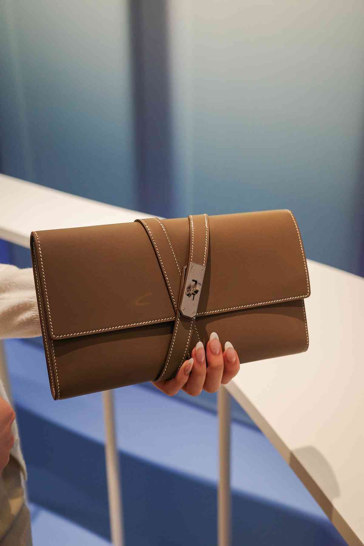 Herm&egrave;s 2026春夏手袋搶先看！9大新作亮相：Kelly 變奏版 Hobo 斜揹袋、小巧可愛皮箱掛飾