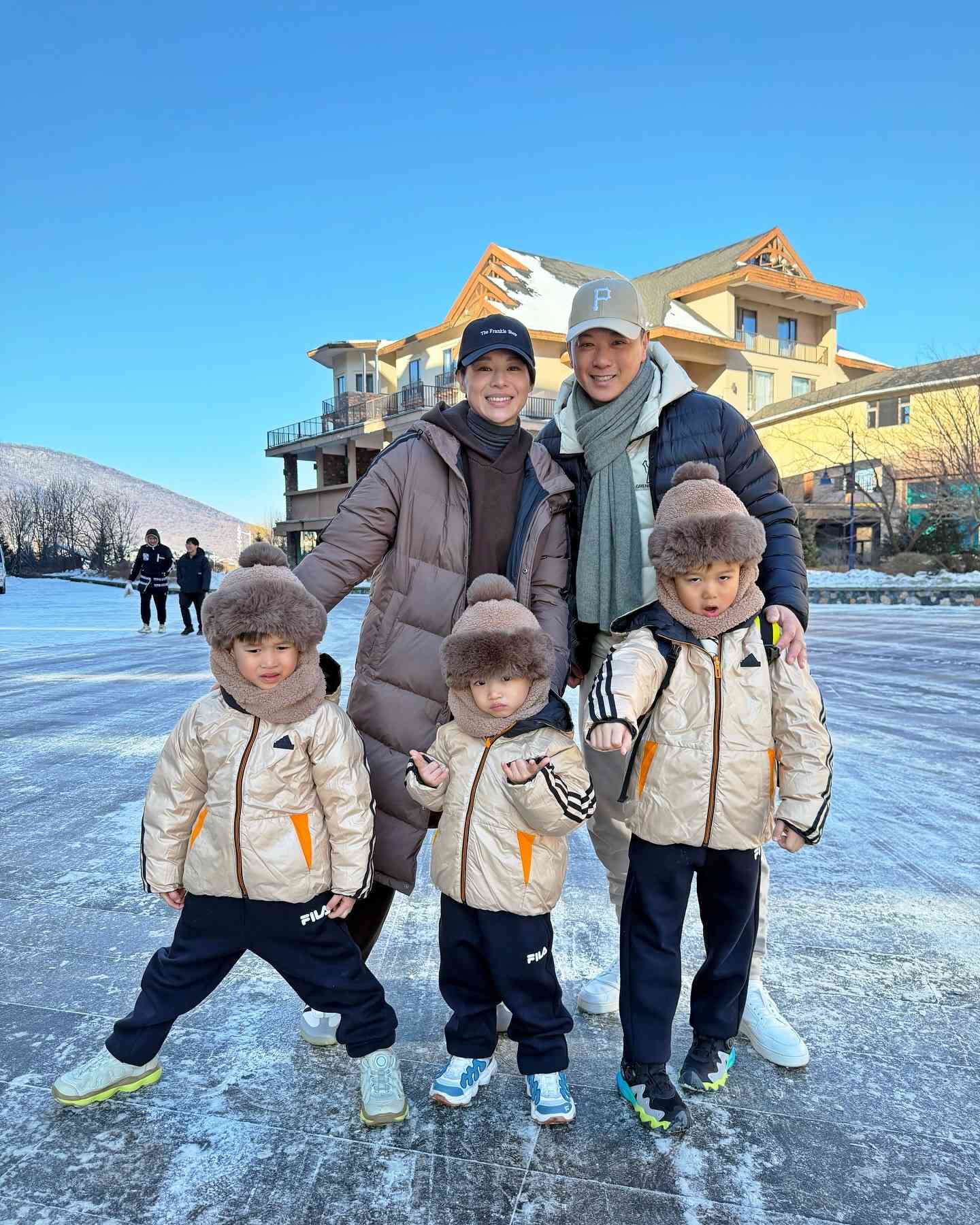 胡杏兒與丈夫泰國慶祝46歲生日，穿黑色長裙孕味濃，惹大眾猜測有「第四胎」