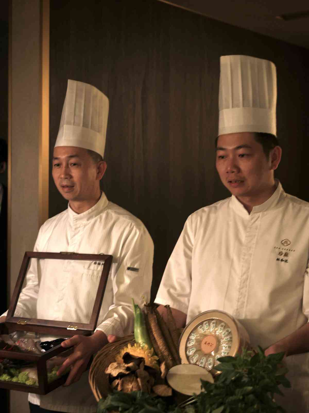 深圳黑珍珠潮州菜：澄海獅頭鵝、潮式醃海鮮、酸菜煮甲魚，奢華地道的潮汕美饌！