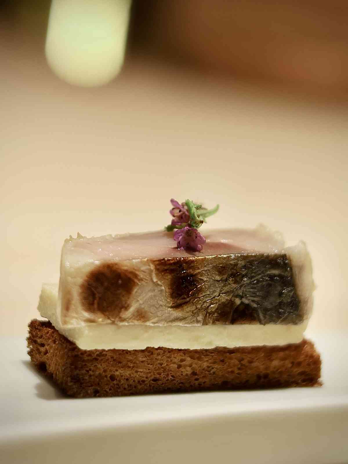 日本米芝蓮二星傳奇壽司餐廳登陸澳門，揚海老芋配北海道海膽、福岡鯖魚豆腐多士、岡山牡蠣壽司，滿滿星級滋味