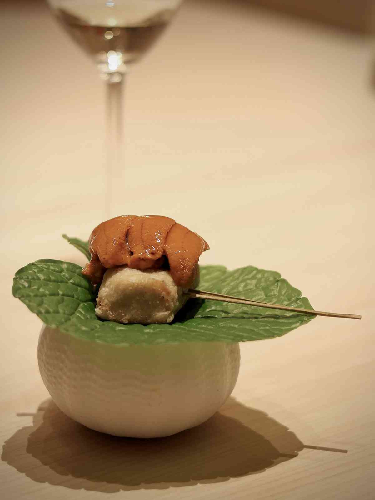 日本米芝蓮二星傳奇壽司餐廳登陸澳門，揚海老芋配北海道海膽、福岡鯖魚豆腐多士、岡山牡蠣壽司，滿滿星級滋味