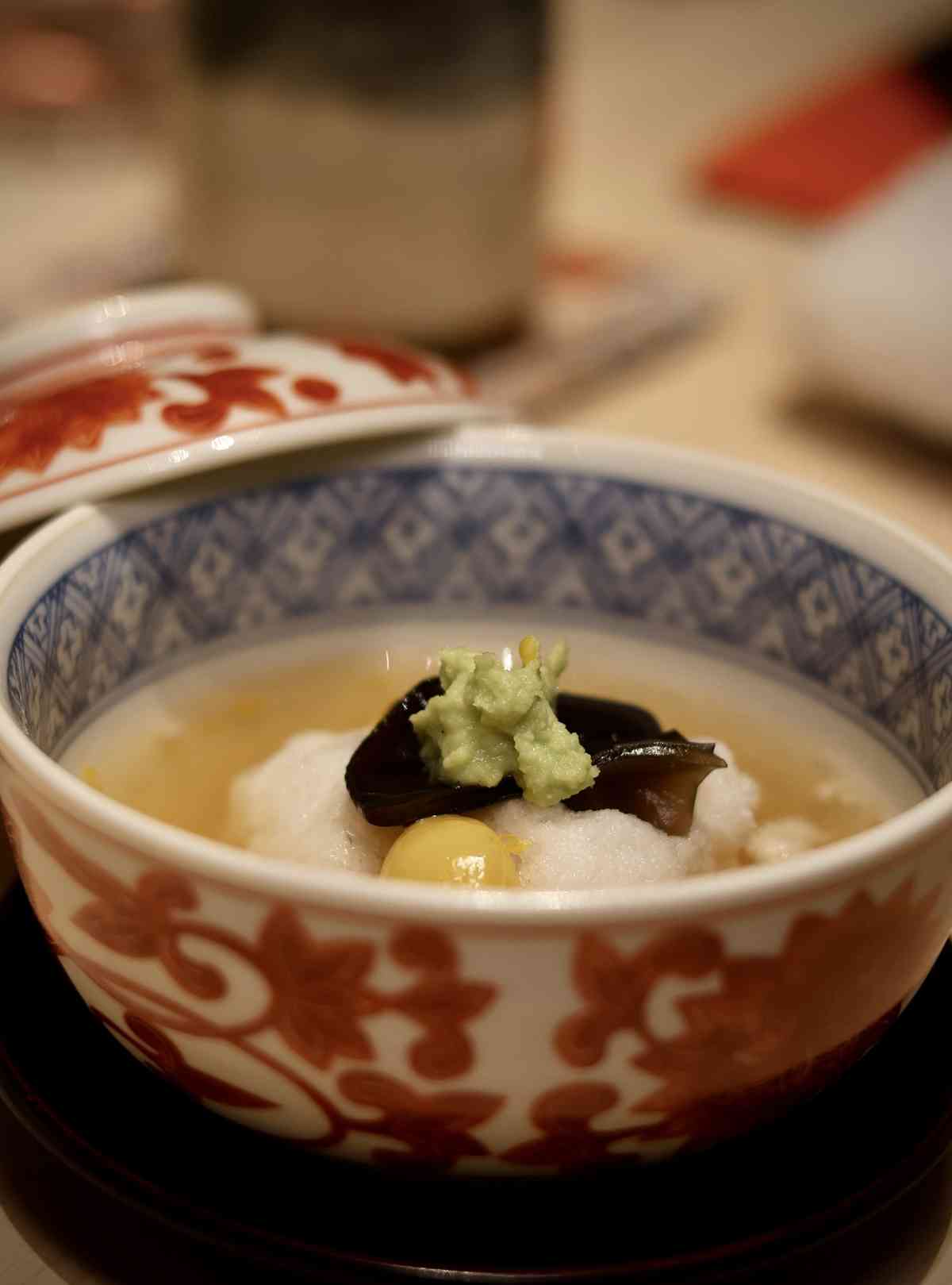 日本米芝蓮二星傳奇壽司餐廳登陸澳門，揚海老芋配北海道海膽、福岡鯖魚豆腐多士、岡山牡蠣壽司，滿滿星級滋味