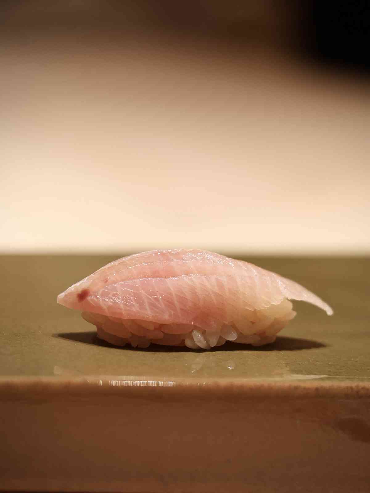 日本米芝蓮二星傳奇壽司餐廳登陸澳門，揚海老芋配北海道海膽、福岡鯖魚豆腐多士、岡山牡蠣壽司，滿滿星級滋味