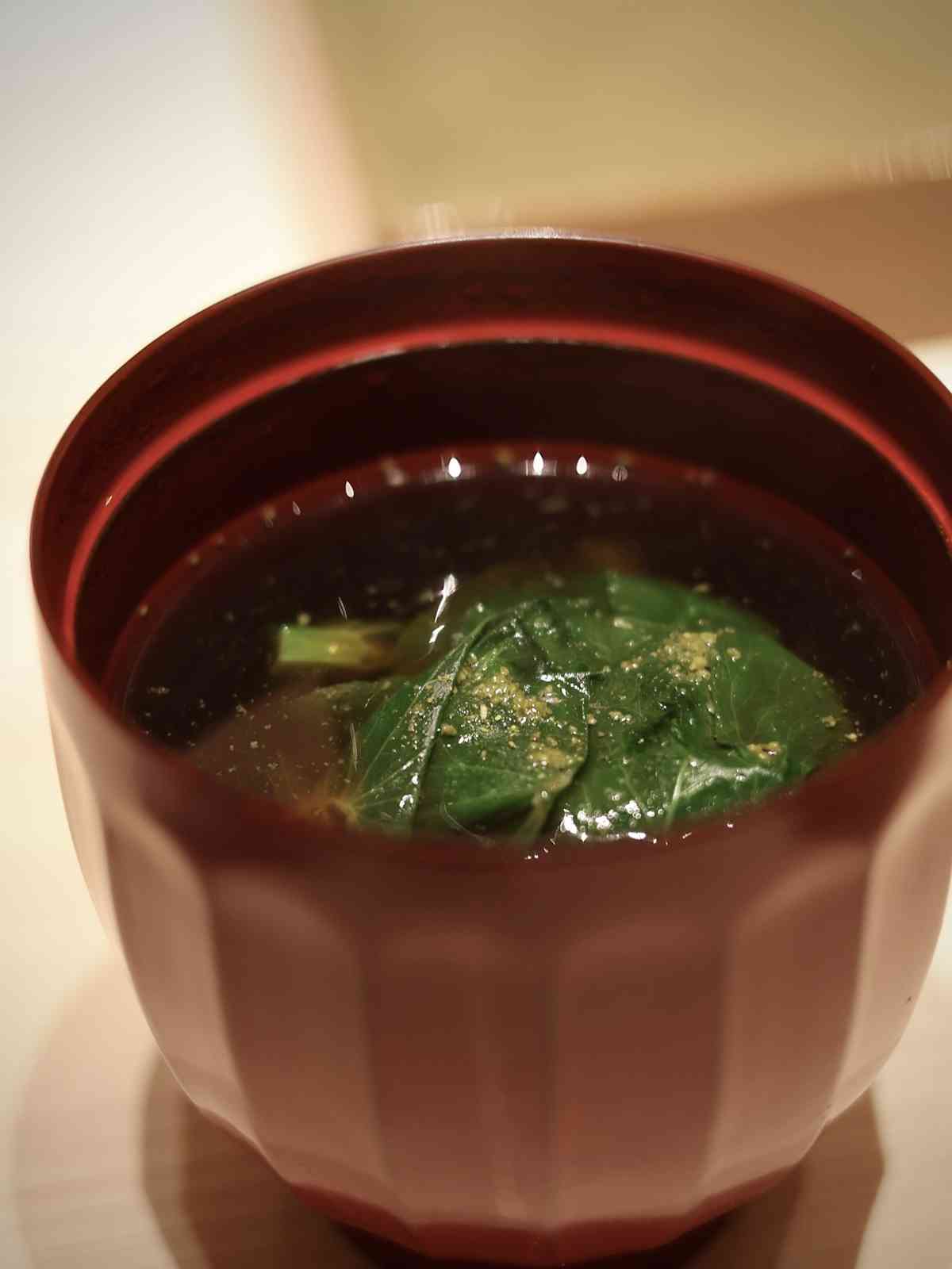 日本米芝蓮二星傳奇壽司餐廳登陸澳門，揚海老芋配北海道海膽、福岡鯖魚豆腐多士、岡山牡蠣壽司，滿滿星級滋味