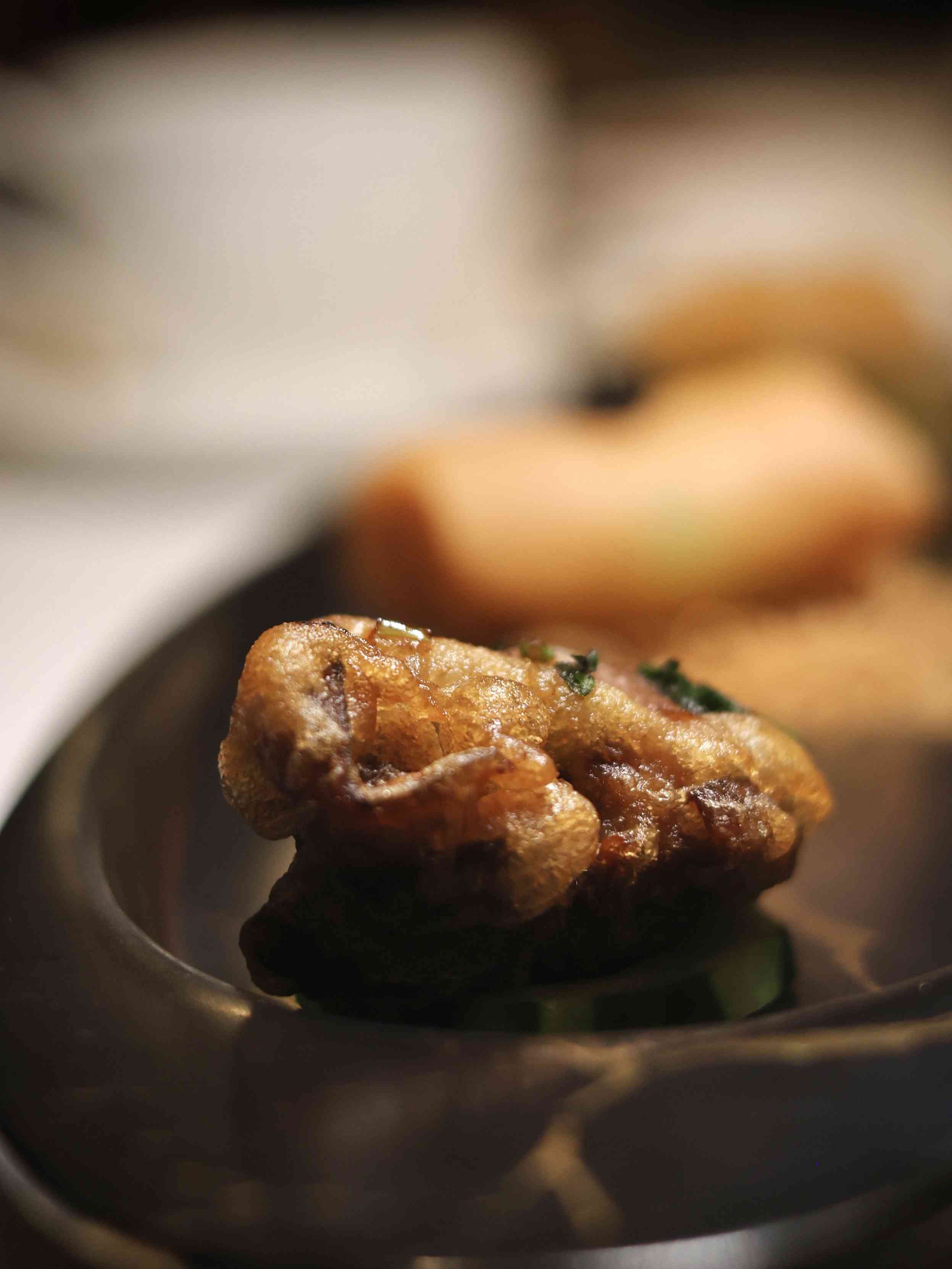 尖東高級中菜廳推出華麗金蠔宴！金蠔酥香焗大響螺、蜜餞金蠔配金蒜 M5 和牛，團年春茗的好選擇