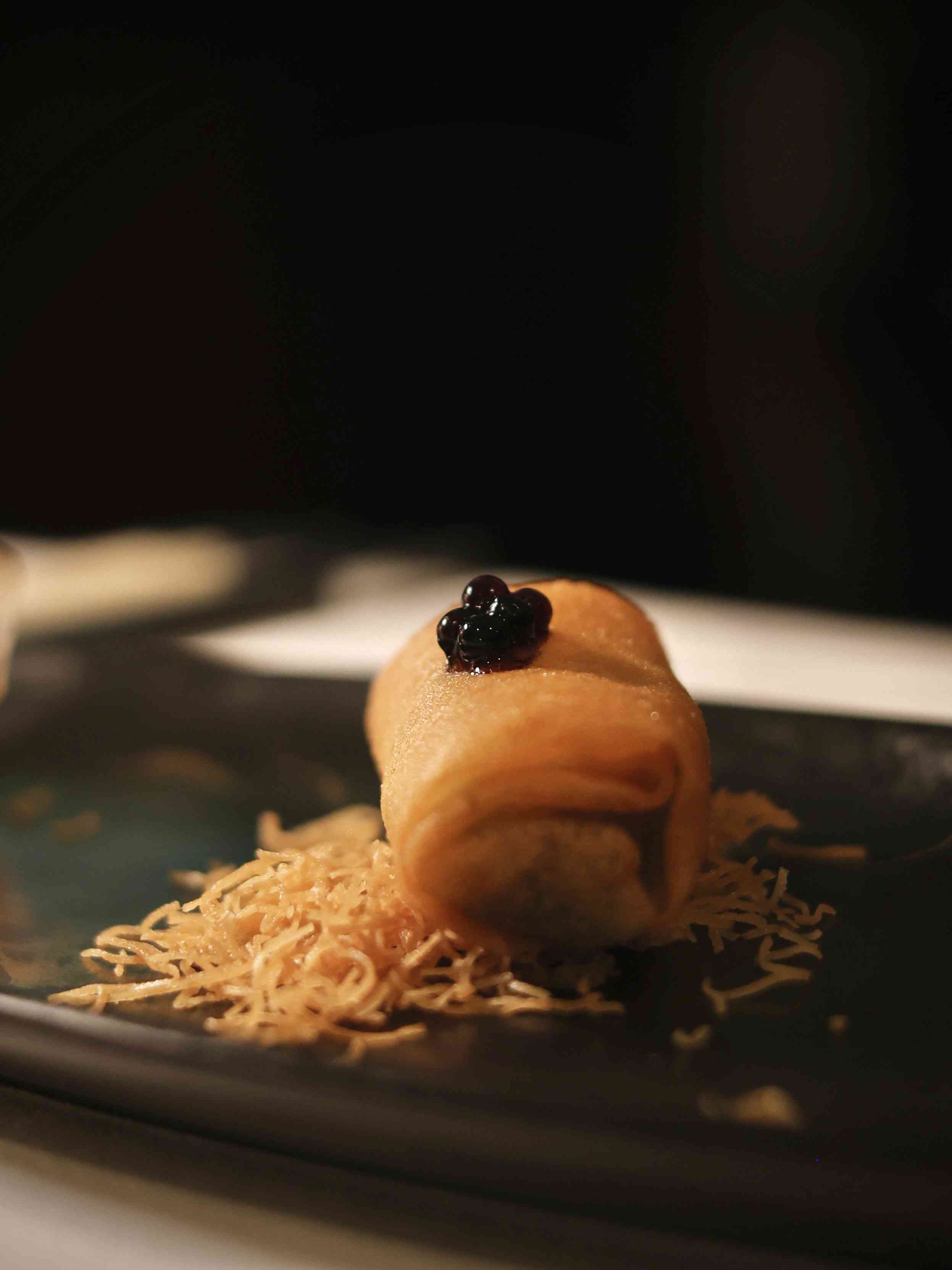 尖東高級中菜廳推出華麗金蠔宴！金蠔酥香焗大響螺、蜜餞金蠔配金蒜 M5 和牛，團年春茗的好選擇