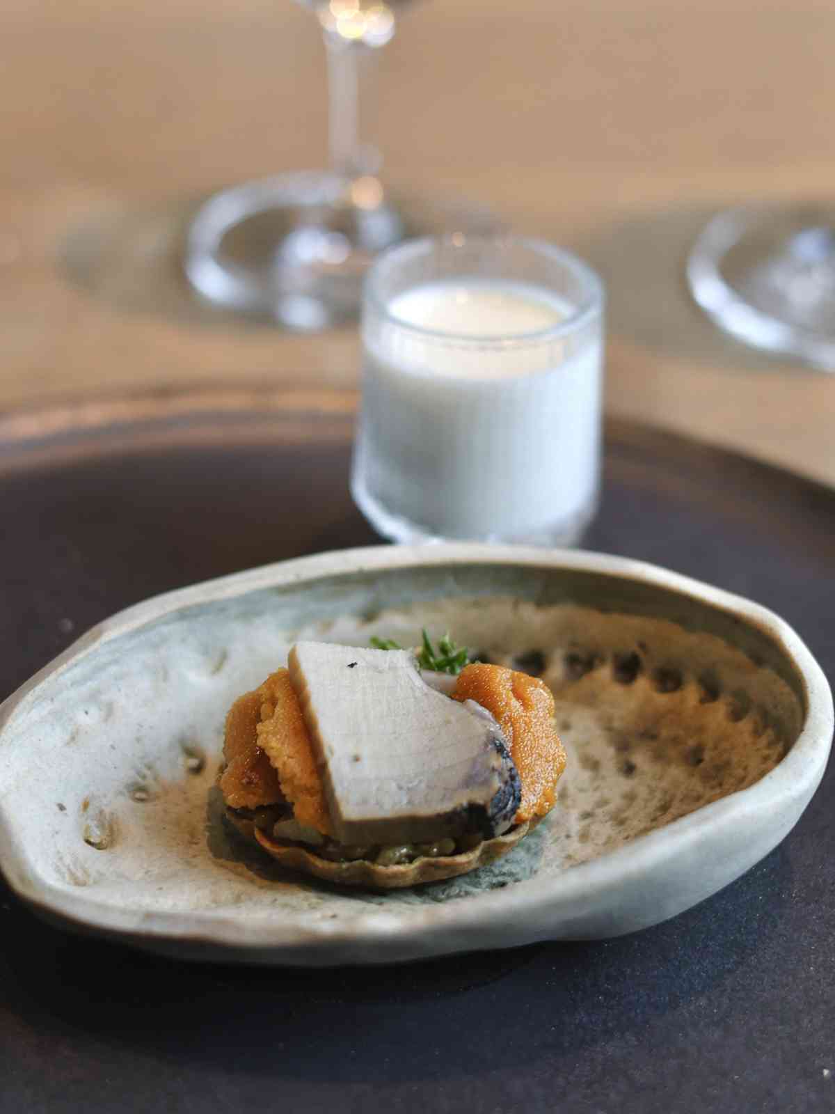 米芝蓮二星餐廳沖繩限定風味菜單！鮑魚海膽撻、魚子醬吞拿魚蕁麻班戟、牛臉頰肉配沖繩紫薯， 滋味滿載的琉球盛宴