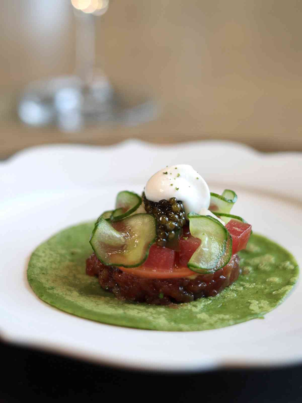 米芝蓮二星餐廳沖繩限定風味菜單！鮑魚海膽撻、魚子醬吞拿魚蕁麻班戟、牛臉頰肉配沖繩紫薯， 滋味滿載的琉球盛宴