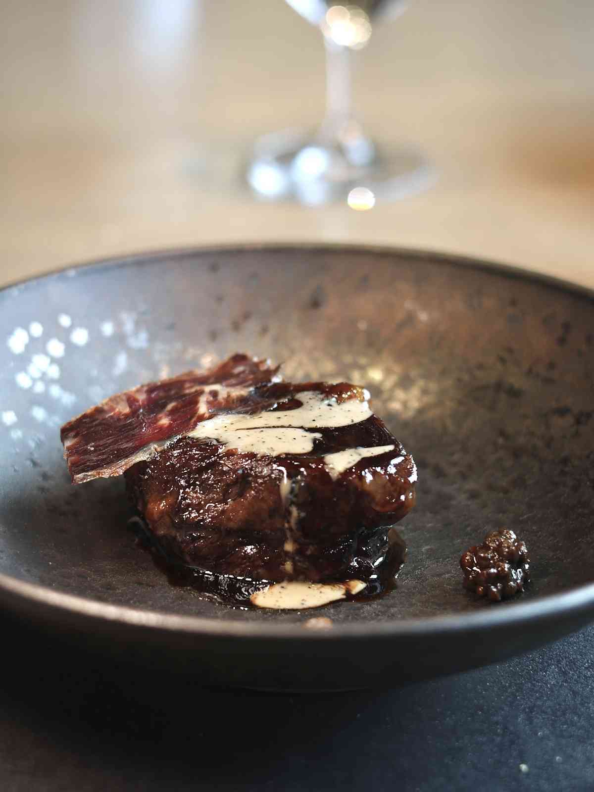 米芝蓮二星餐廳沖繩限定風味菜單！鮑魚海膽撻、魚子醬吞拿魚蕁麻班戟、牛臉頰肉配沖繩紫薯， 滋味滿載的琉球盛宴