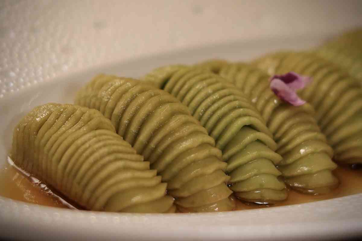 「經典雋永、新韻開序」：鱈魚獅子頭、黑蒜裙邊燒粉皮、軟兜長魚，傳統與現代交融的驚艷淮揚菜