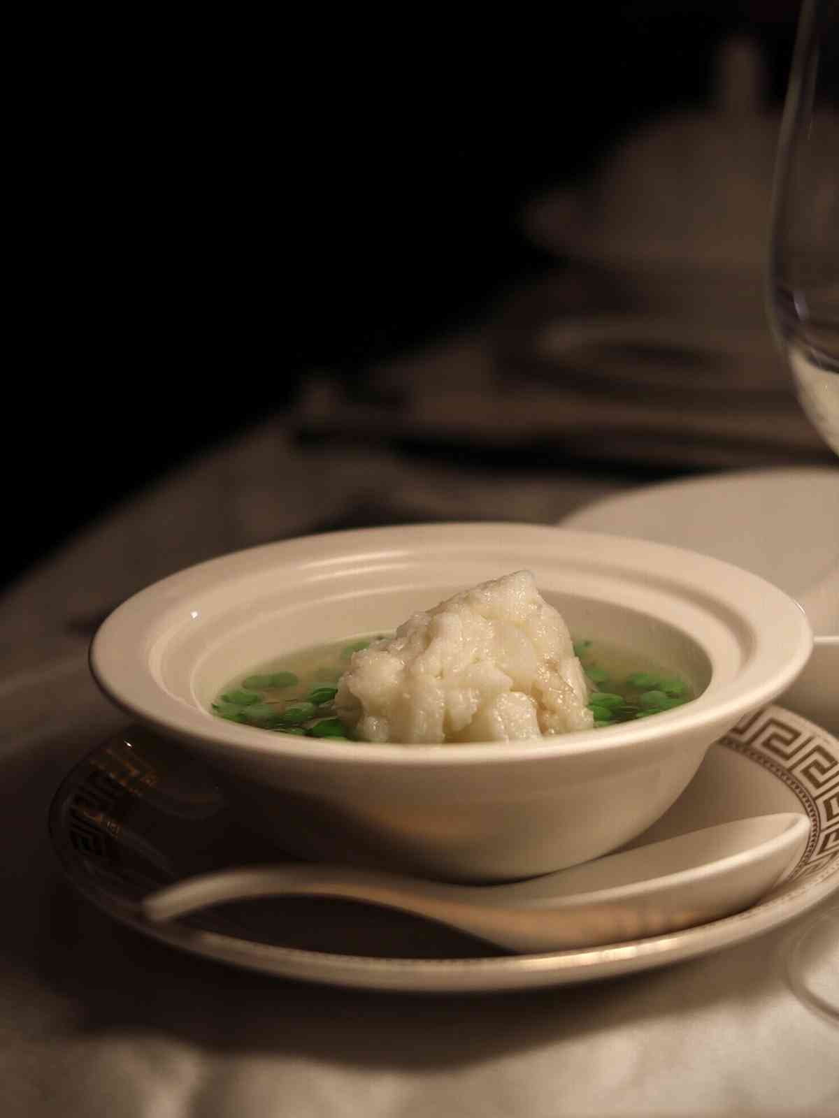 「經典雋永、新韻開序」：鱈魚獅子頭、黑蒜裙邊燒粉皮、軟兜長魚，傳統與現代交融的驚艷淮揚菜