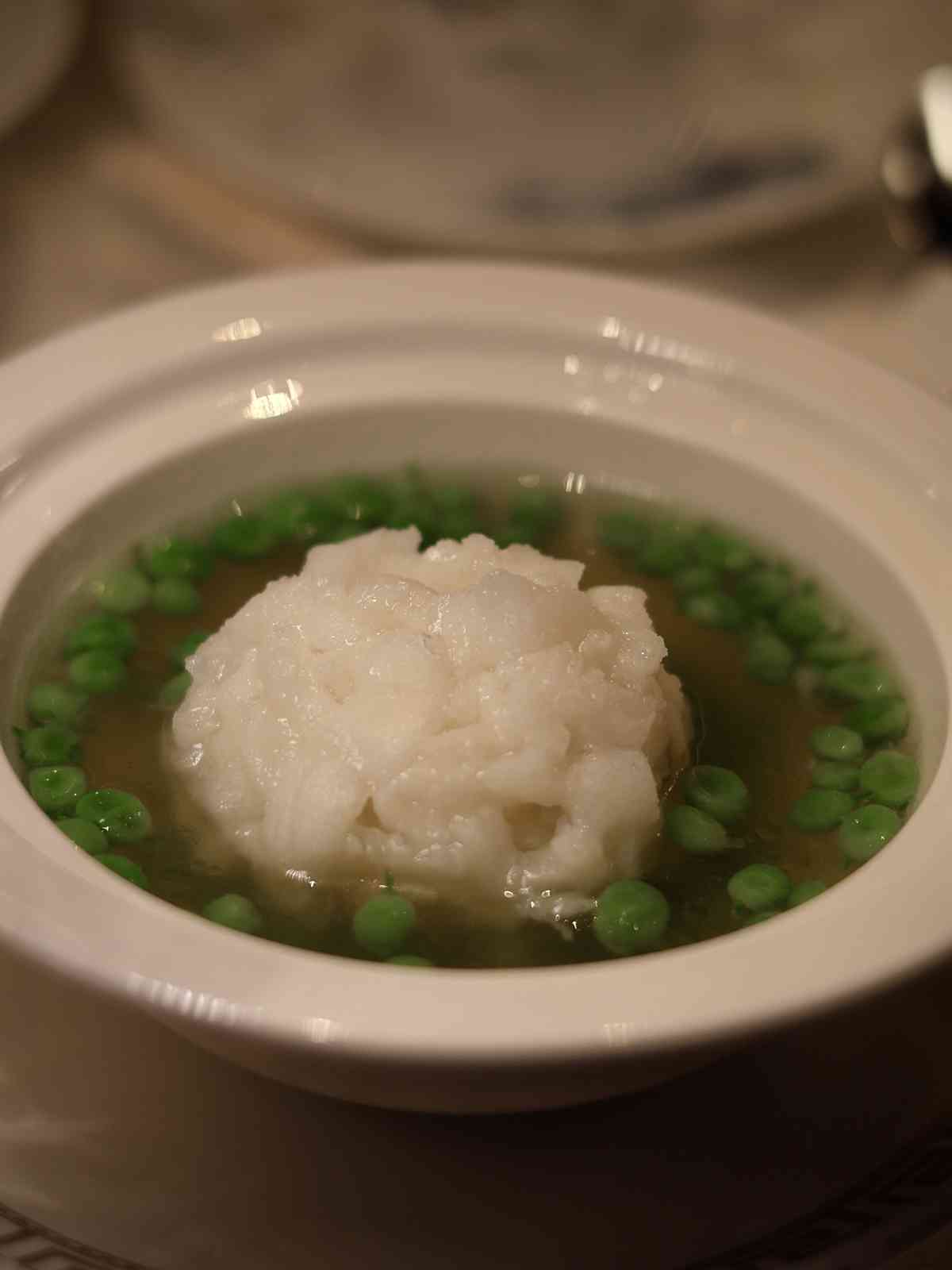「經典雋永、新韻開序」：鱈魚獅子頭、黑蒜裙邊燒粉皮、軟兜長魚，傳統與現代交融的驚艷淮揚菜