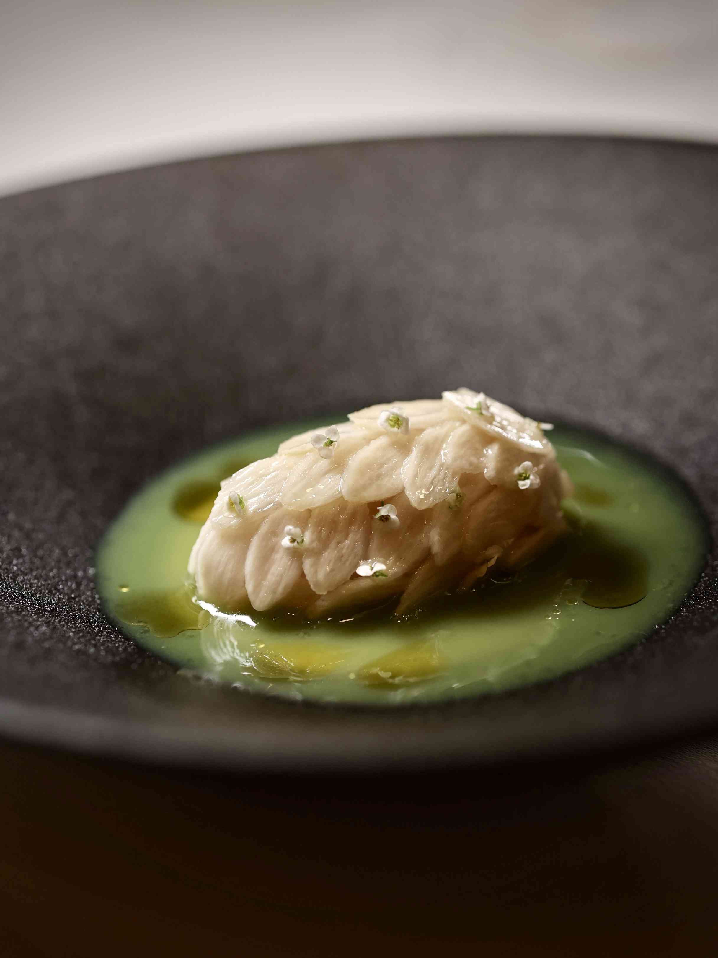 御花園與泰安門星級四手盛宴：百花梅菜釀關東遼參、海膽配棕黃油酸麵包、太史鳳凰水魚羹，美味無窮的一夜