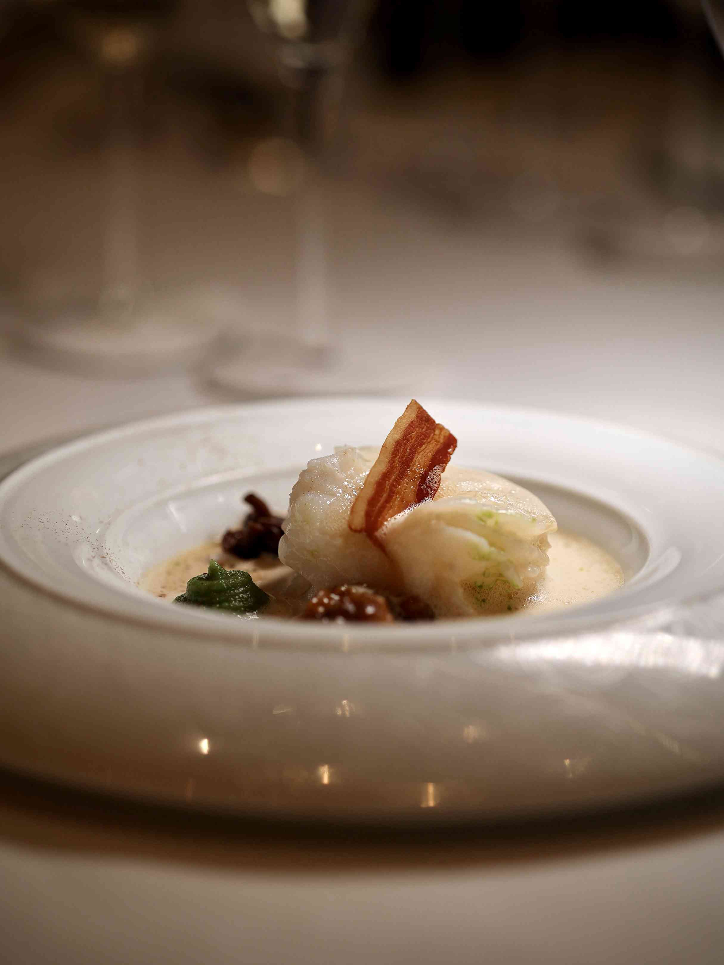 御花園與泰安門星級四手盛宴：百花梅菜釀關東遼參、海膽配棕黃油酸麵包、太史鳳凰水魚羹，美味無窮的一夜