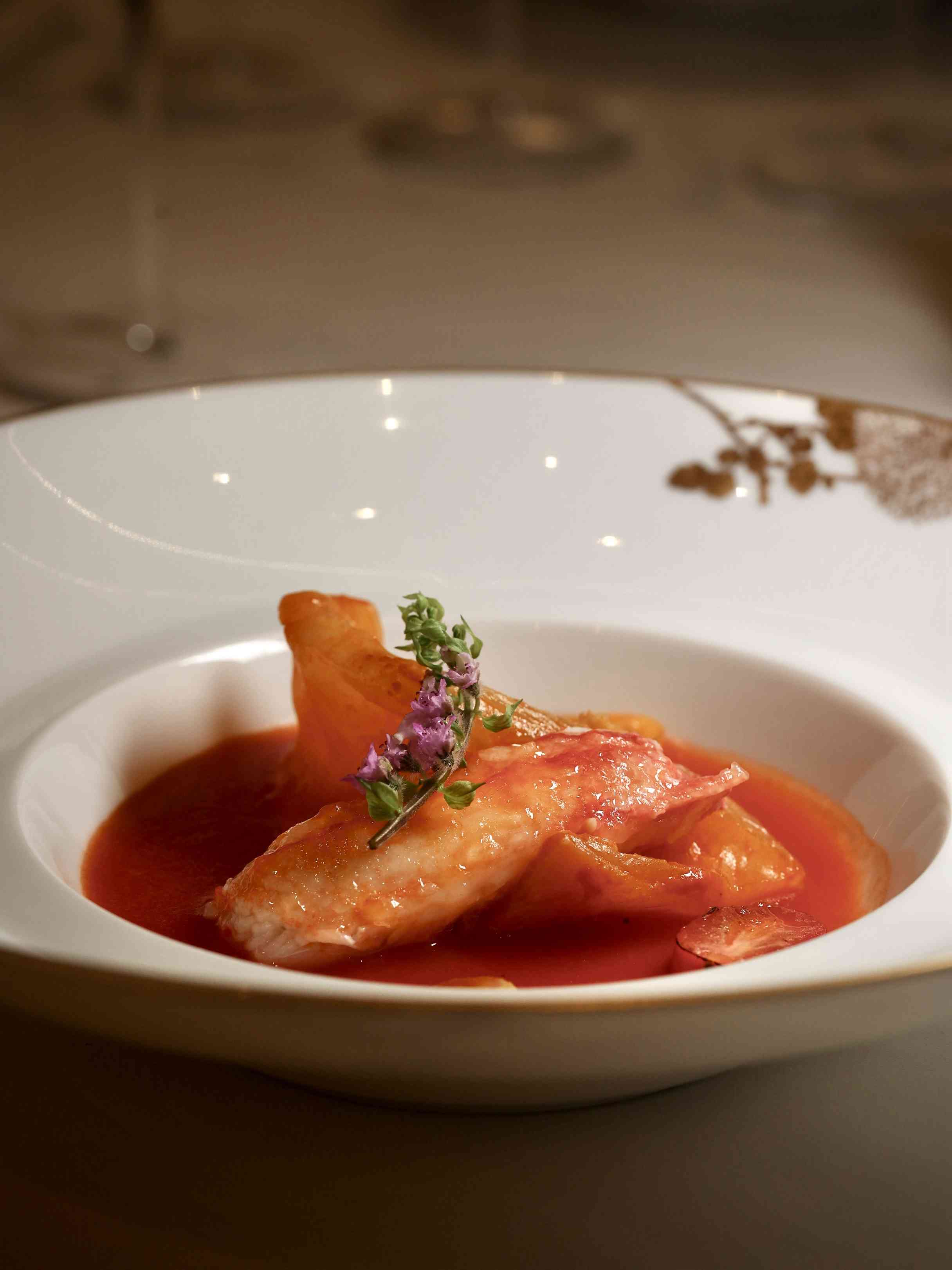 御花園與泰安門星級四手盛宴：百花梅菜釀關東遼參、海膽配棕黃油酸麵包、太史鳳凰水魚羹，美味無窮的一夜