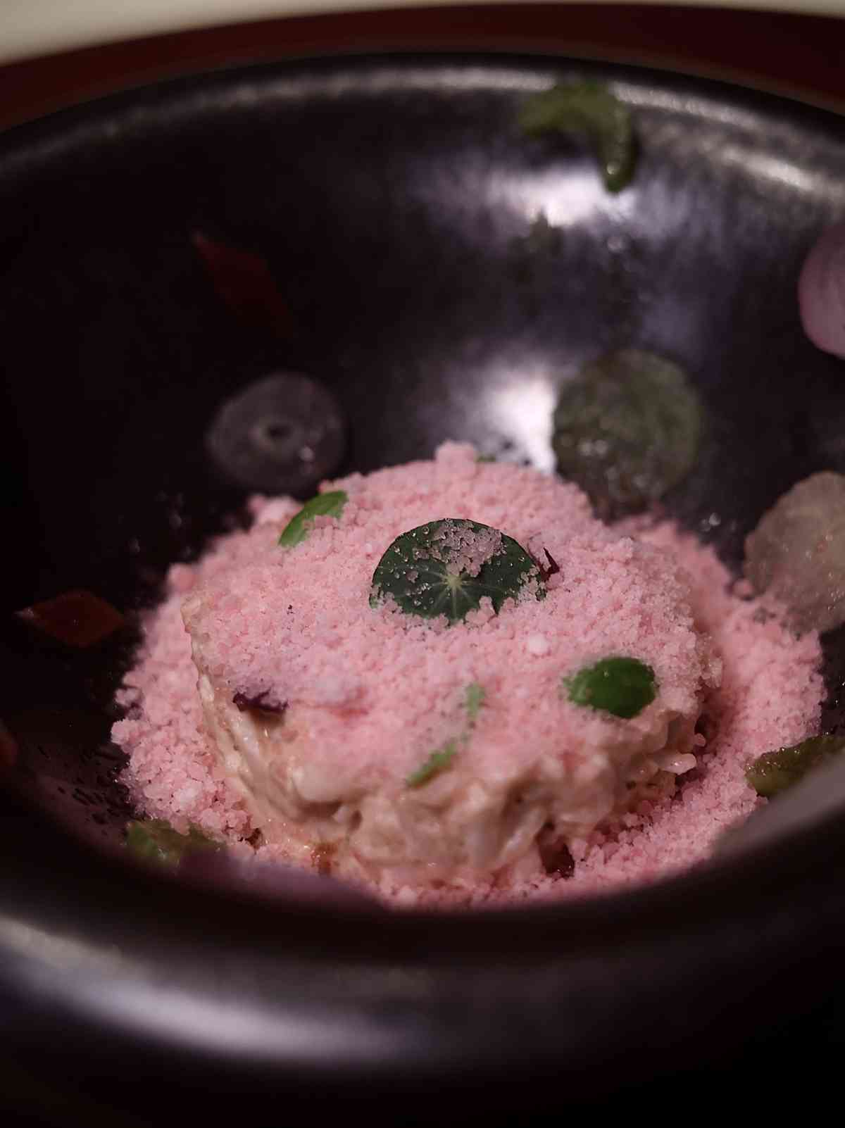 澳門米芝蓮一星無國界料理：紅魔蝦、黑金鮑、芝麻奶海膽松露麵，風味與美感的對話