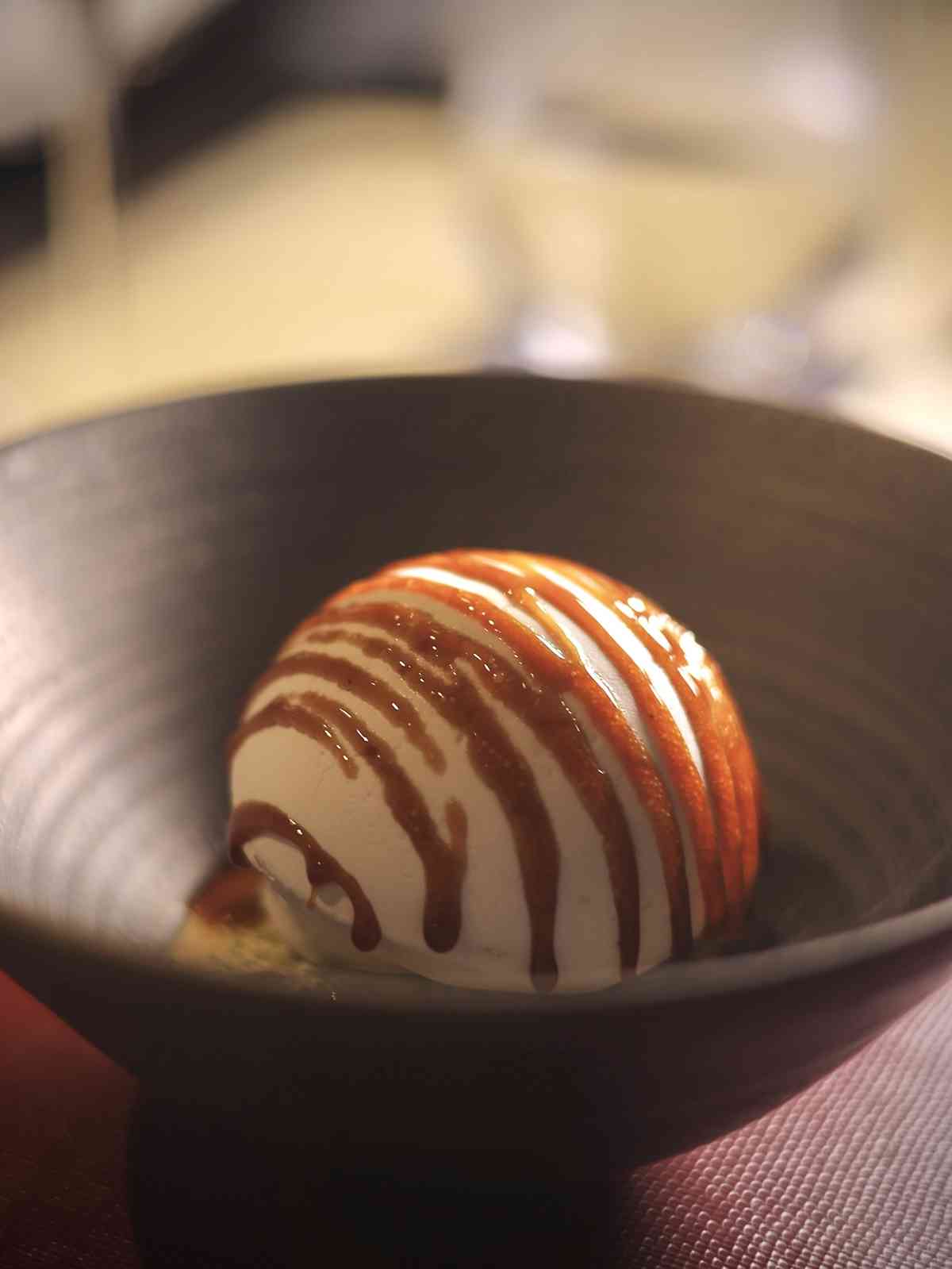 澳門米芝蓮一星無國界料理：紅魔蝦、黑金鮑、芝麻奶海膽松露麵，風味與美感的對話