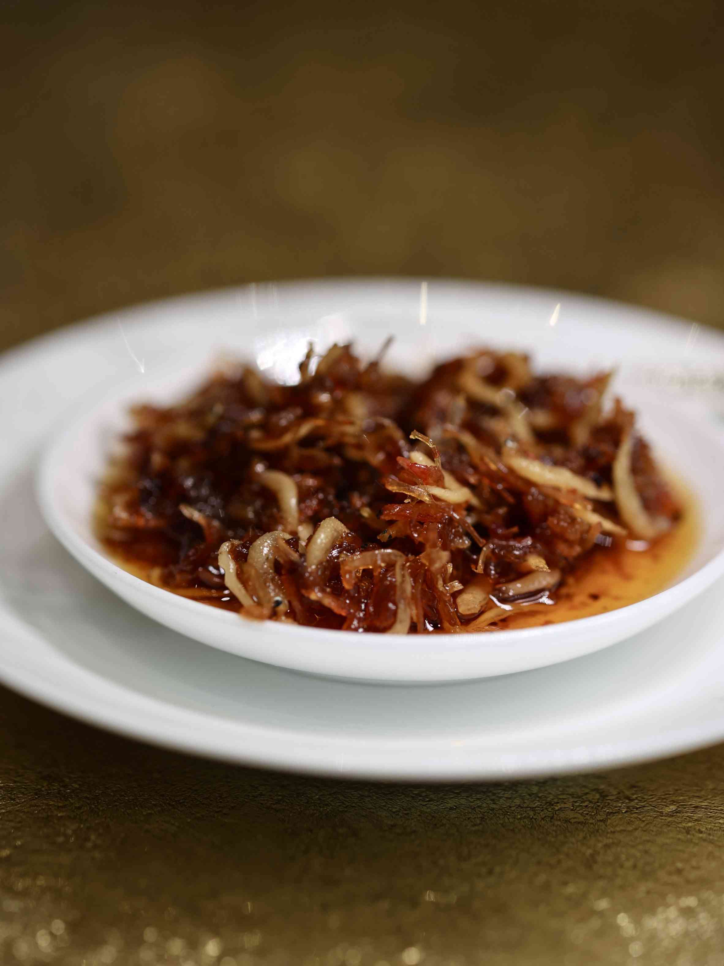 澳門譽瓏軒午間盛宴！黑椒燒汁一口和牛酥、北海道毛蟹酸辣羹、黑松露脆皮鵝卷，極致粵菜美學