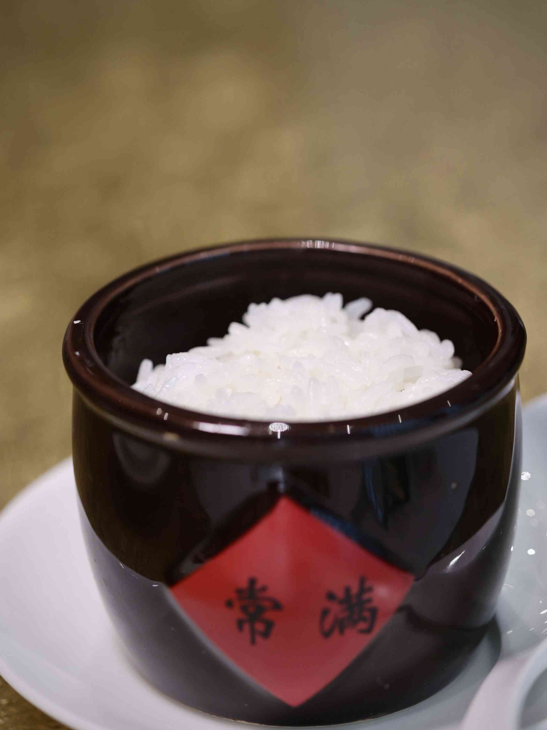 澳門譽瓏軒午間盛宴！黑椒燒汁一口和牛酥、北海道毛蟹酸辣羹、黑松露脆皮鵝卷，極致粵菜美學