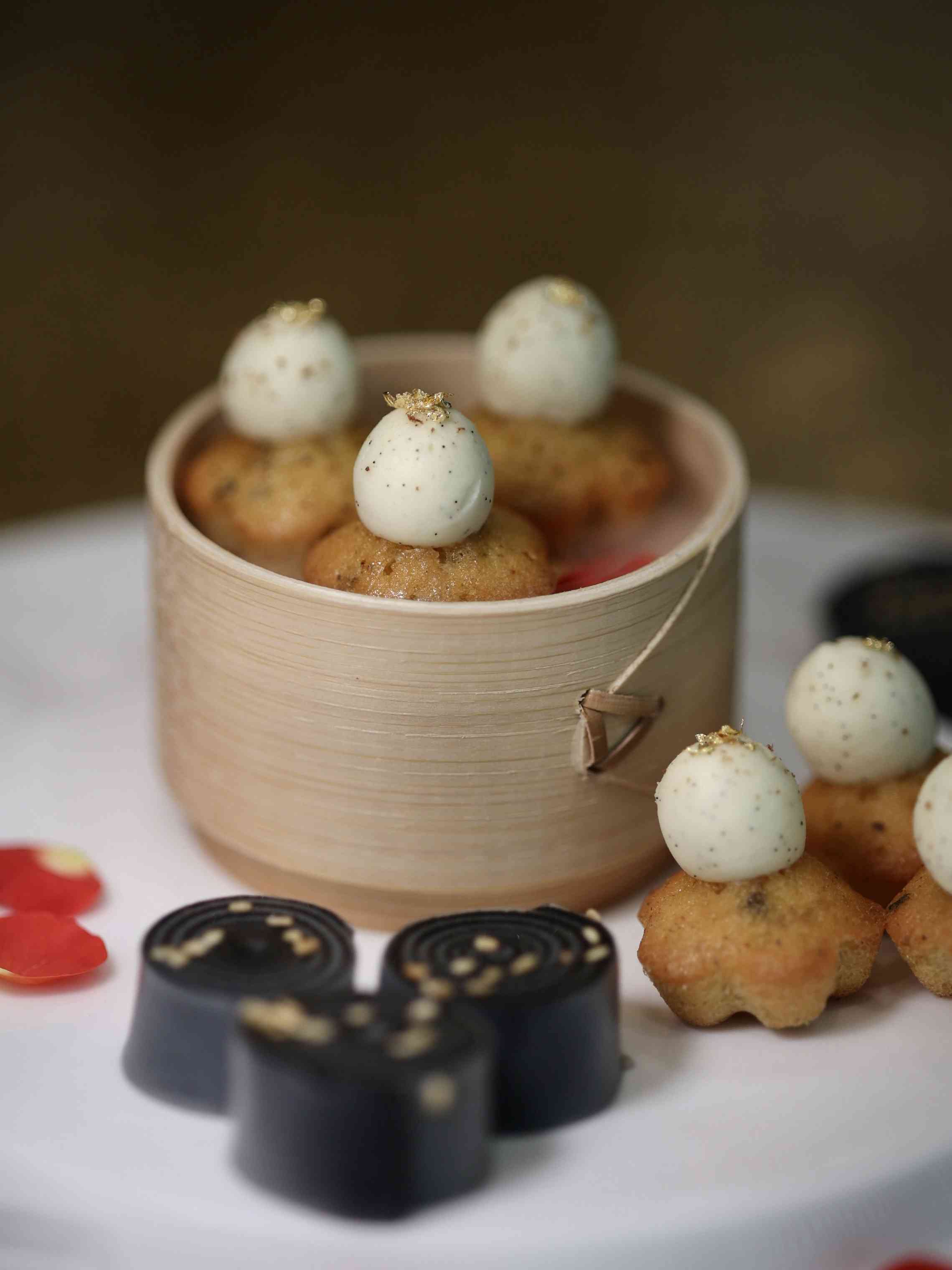 澳門譽瓏軒午間盛宴！黑椒燒汁一口和牛酥、北海道毛蟹酸辣羹、黑松露脆皮鵝卷，極致粵菜美學